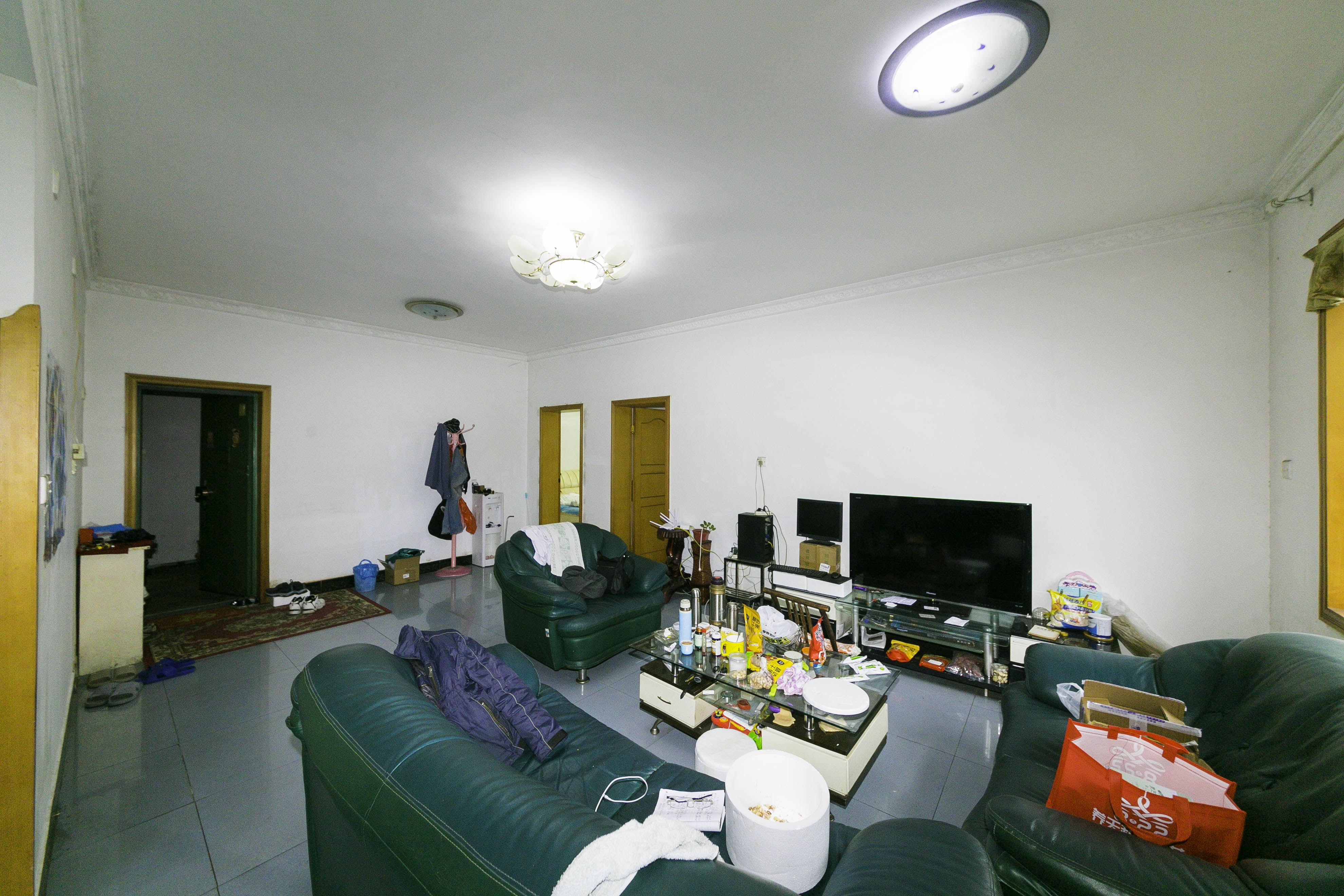 洞井商贸城  3室2厅2卫   70.00万客厅