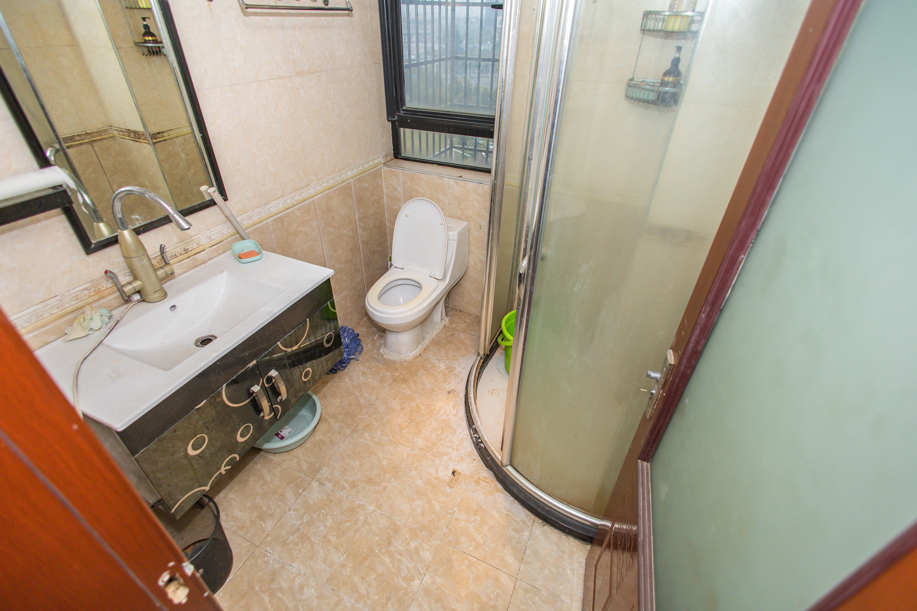 长大卧琥  2室1厅1卫    82.0万卫生间