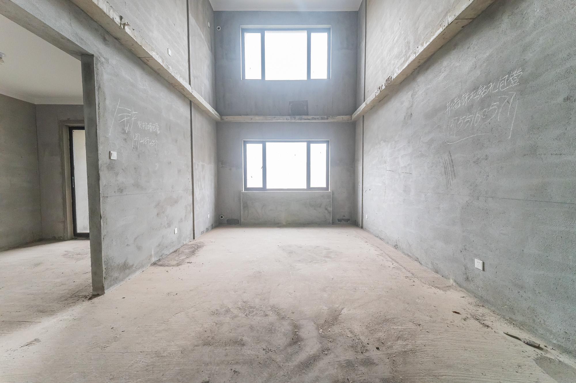 星湖湾二期高层 4室2厅2卫 98.0万 星湖湾二期高层 4室2厅2卫 98.0万客厅