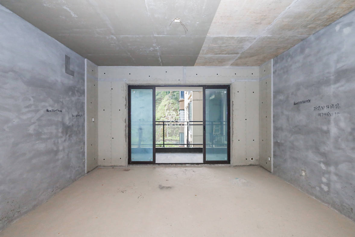 润和谷山郡(悦禧山庄水榭花都) 5室2厅2卫 158.0万 润和谷山郡(悦禧山庄水榭花都) 5室2厅2卫 158.0万客厅