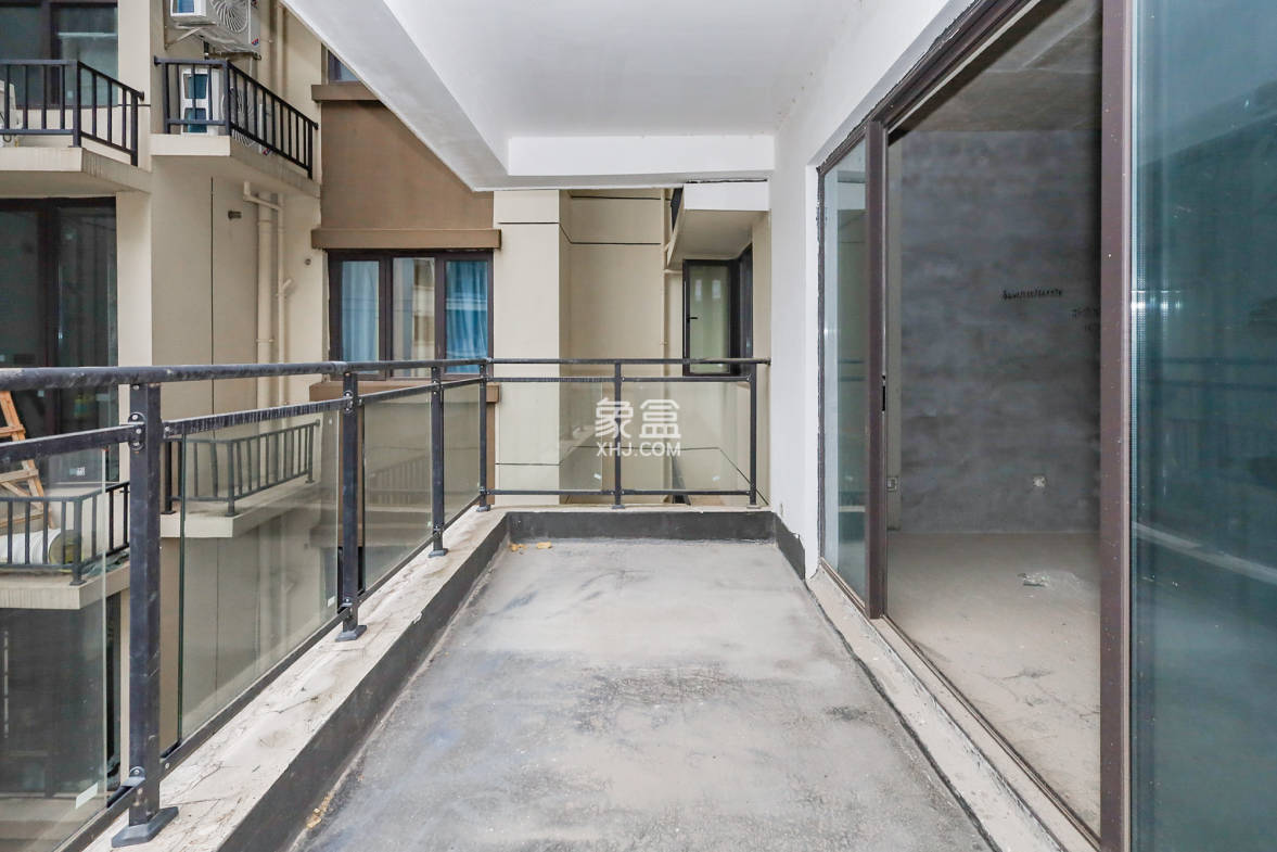 润和谷山郡(悦禧山庄水榭花都) 5室2厅2卫 158.0万 润和谷山郡(悦禧山庄水榭花都) 5室2厅2卫 158.0万阳台