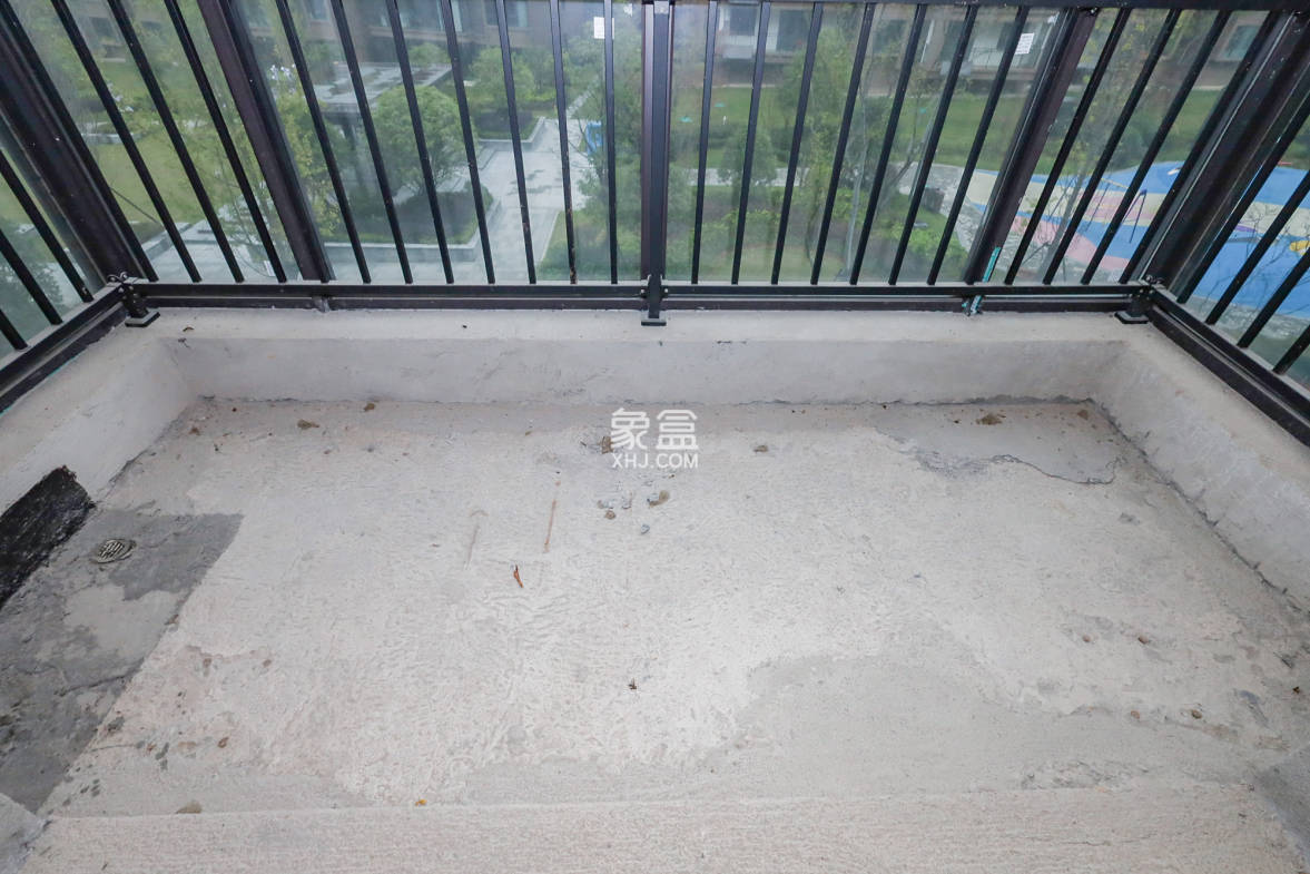 润和谷山郡(悦禧山庄水榭花都) 5室2厅2卫 158.0万 润和谷山郡(悦禧山庄水榭花都) 5室2厅2卫 158.0万阳台