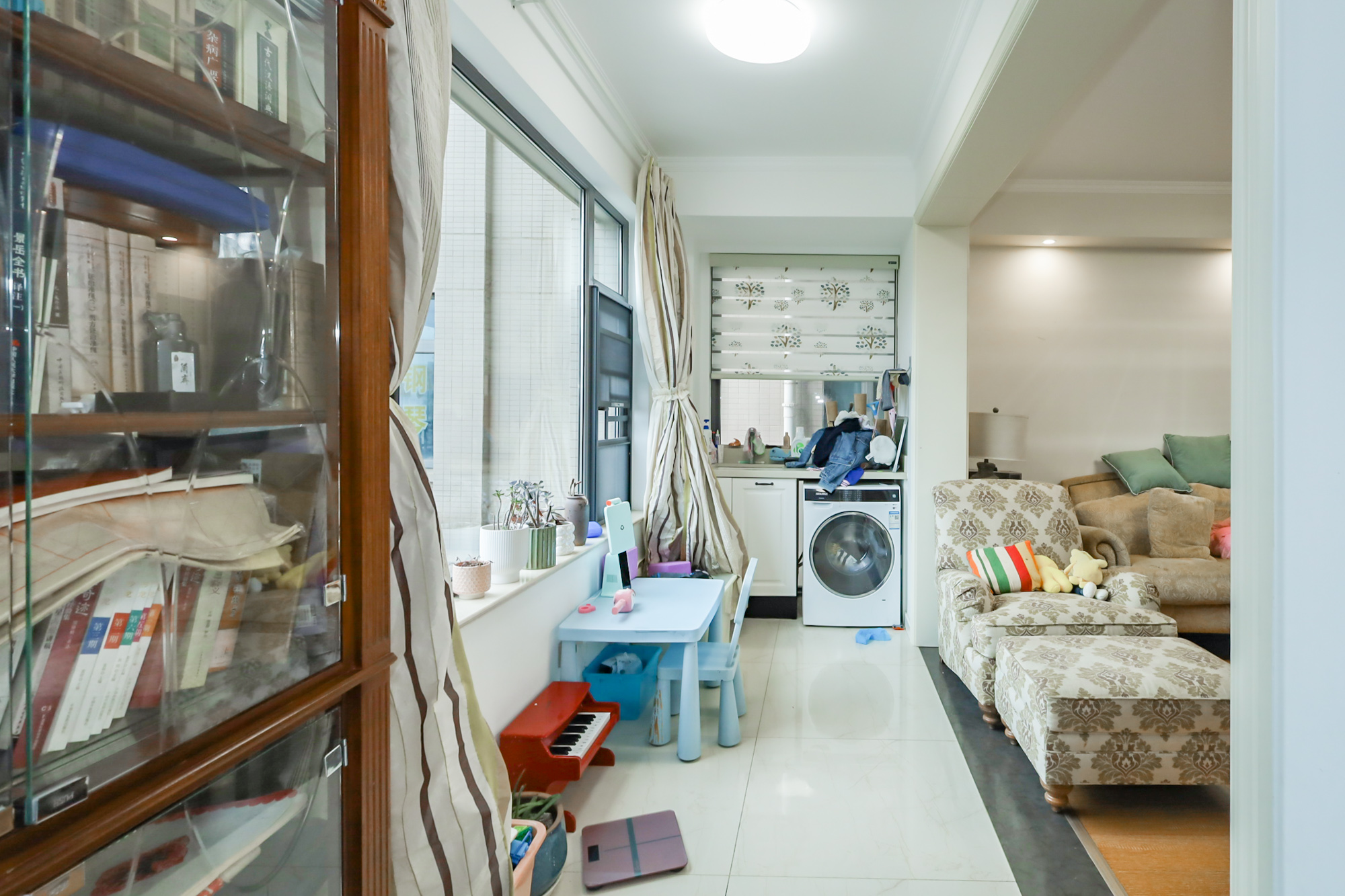 八方小区C区  4室2厅2卫   560.00万阳台