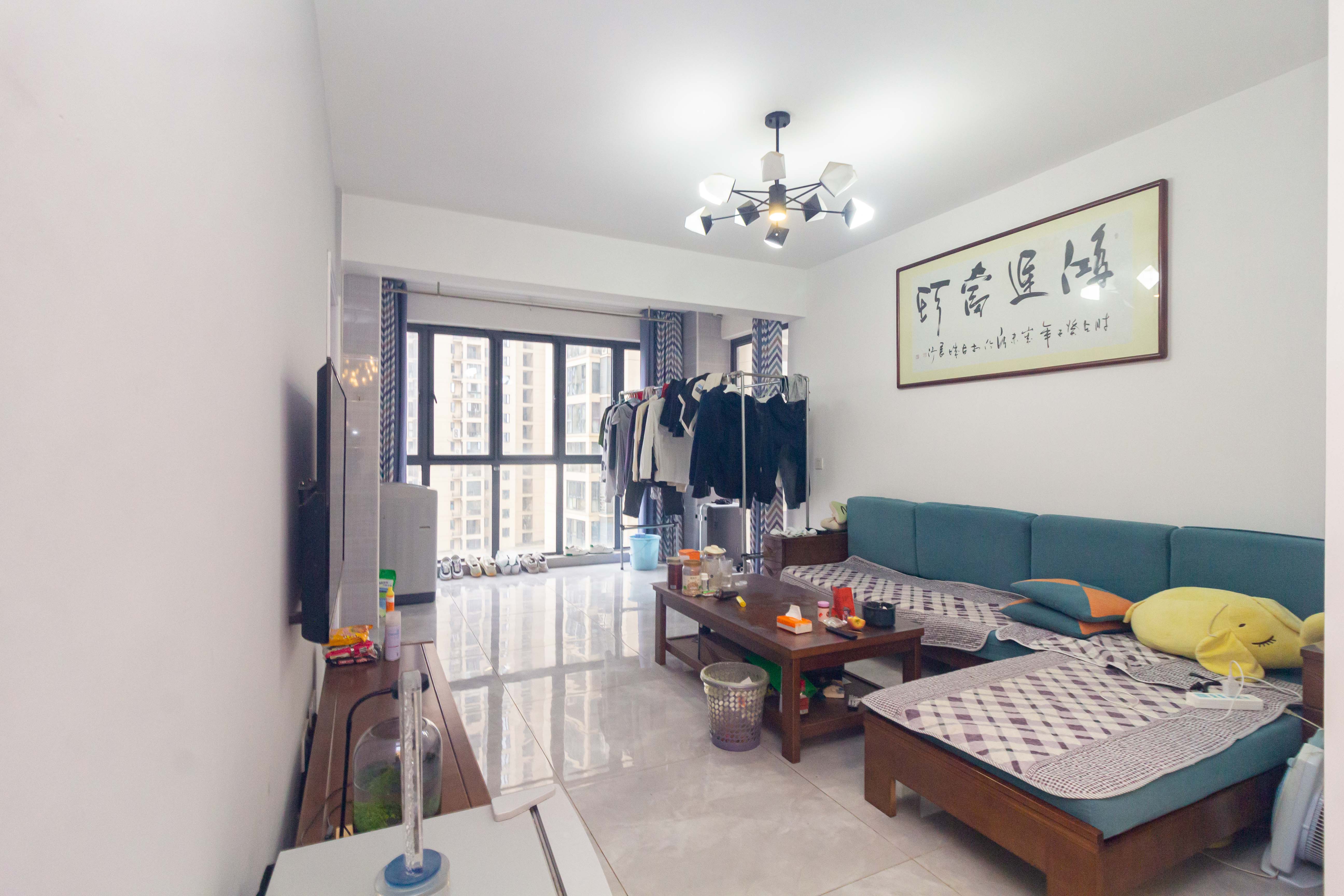 爵世名邸东湖（东湖壹号企业总部基地）  3室2厅1卫   89.90万客厅