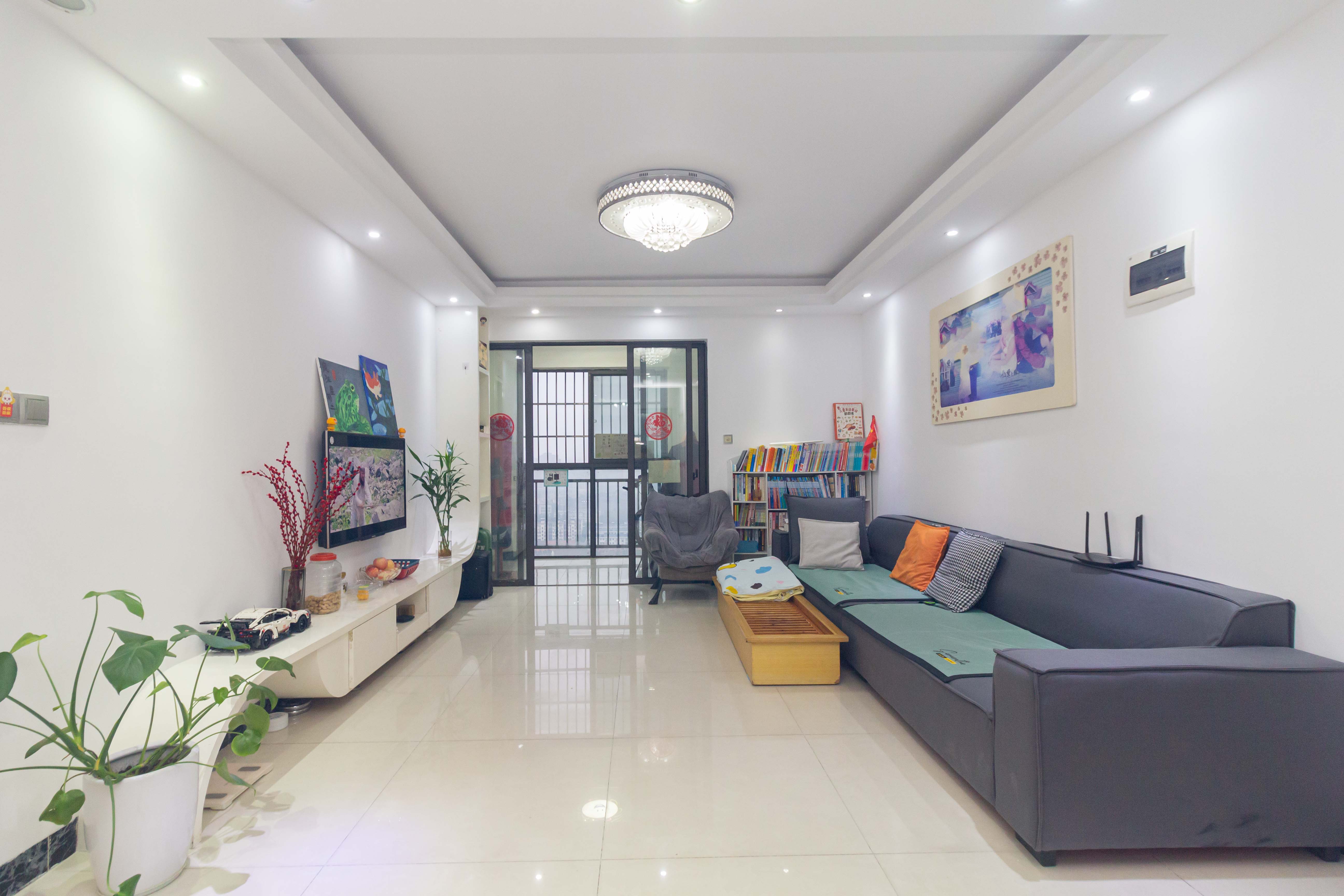 旭辉华庭 3室2厅2卫 84.8万 旭辉华庭 3室2厅2卫 84.8万客厅