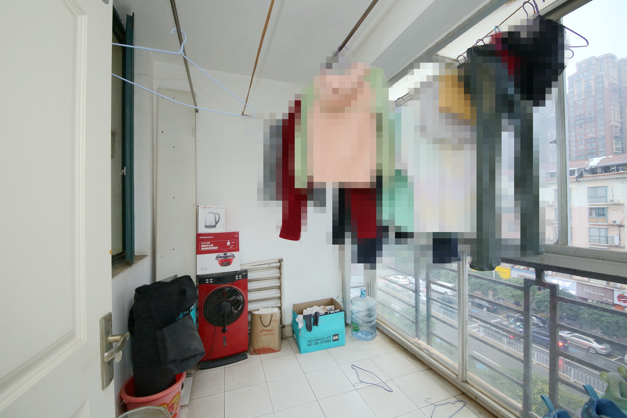 东方新城  4室2厅2卫   114.00万阳台