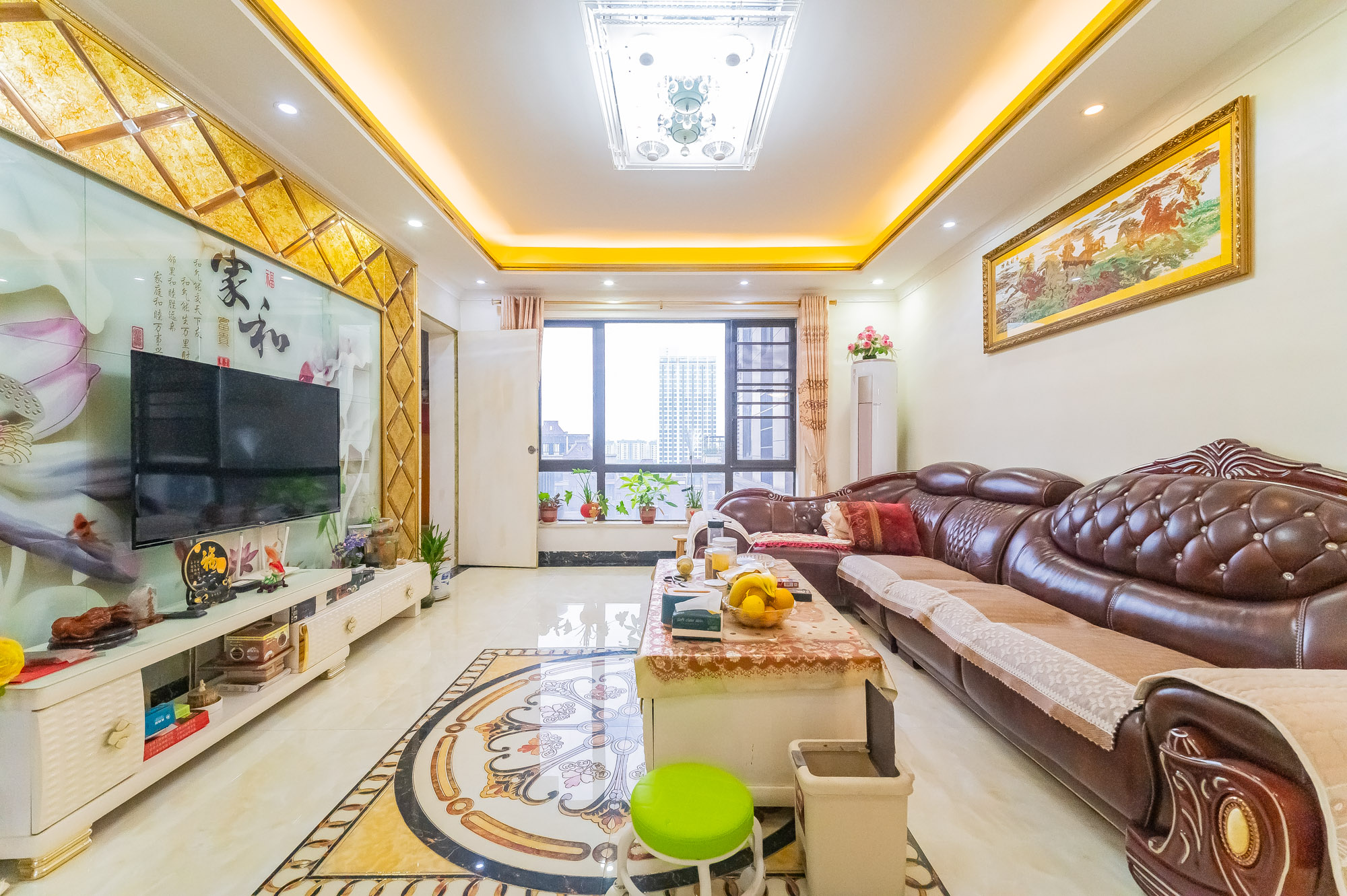 星湖湾一期高层 4室2厅2卫 99.8万 星湖湾一期高层 4室2厅2卫 99.8万客厅