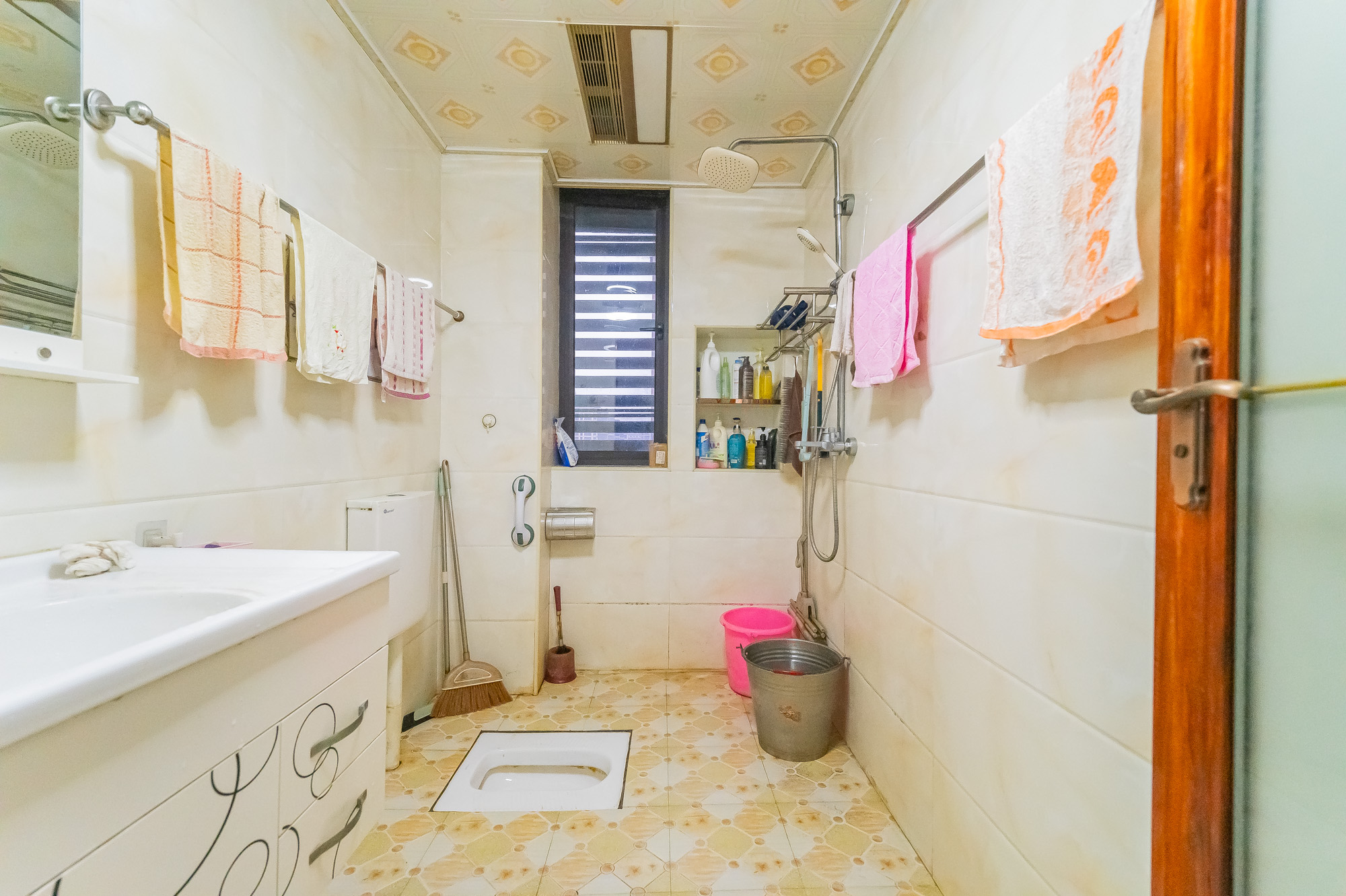 星湖湾一期高层 4室2厅2卫 99.8万 星湖湾一期高层 4室2厅2卫 99.8万卫生间