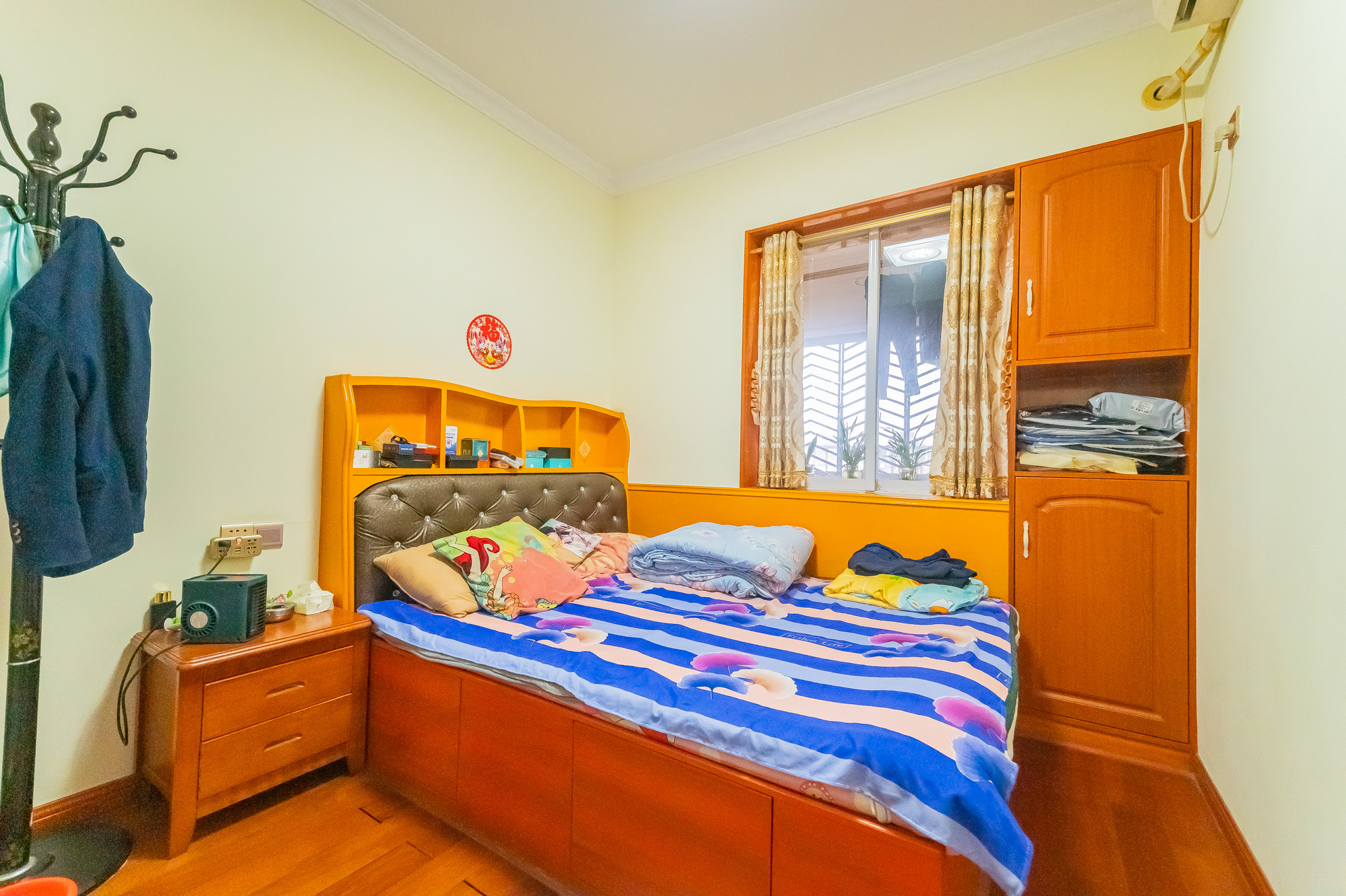 星湖湾一期高层 4室2厅2卫 99.8万 星湖湾一期高层 4室2厅2卫 99.8万卧室