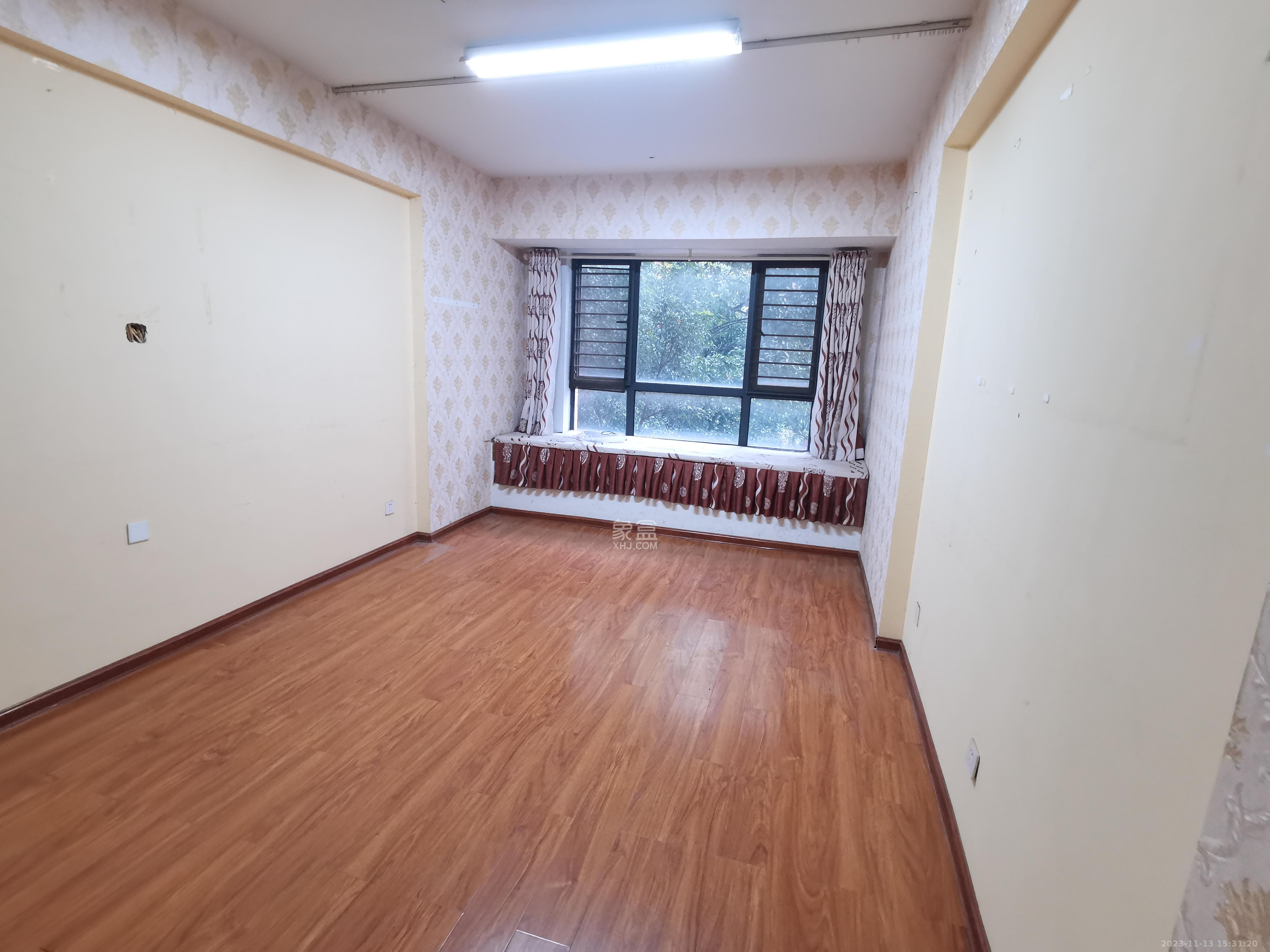 中建芙蓉嘉苑  4室2厅1卫   2500.00元/月室内图