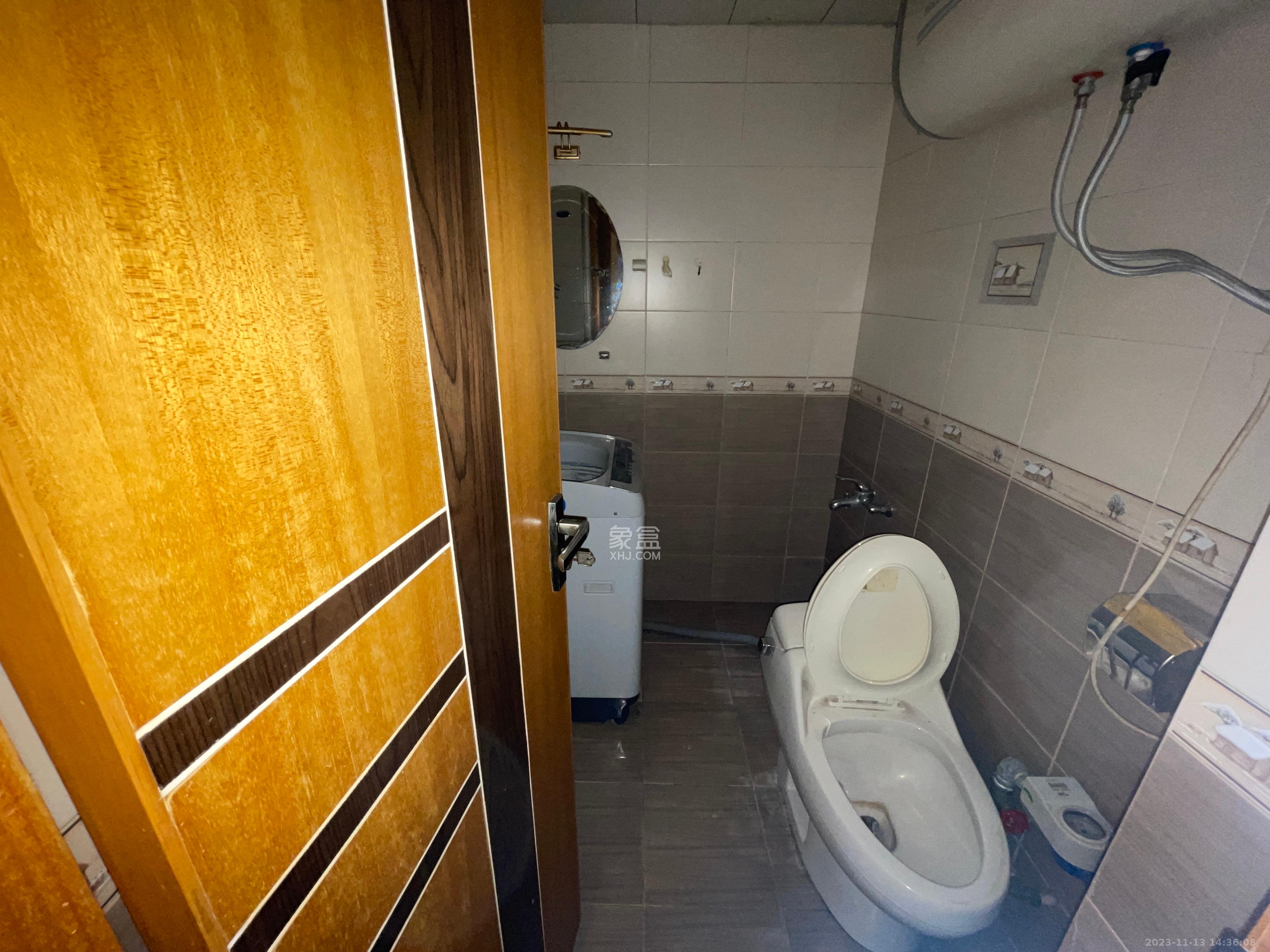 阳明山庄  3室2厅2卫    1800.0元/月室内图