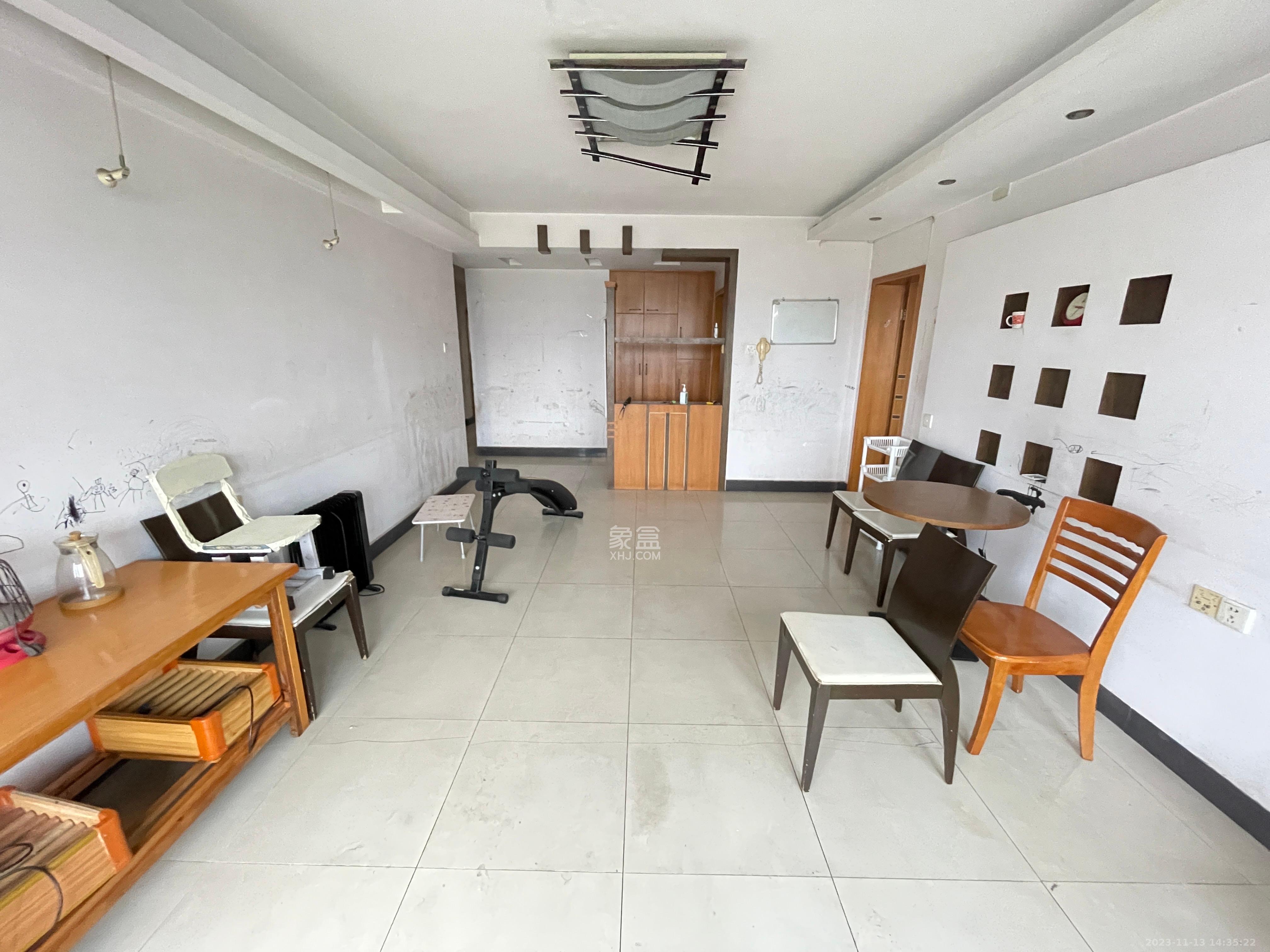 阳明山庄  3室2厅2卫    1800.0元/月室内图1