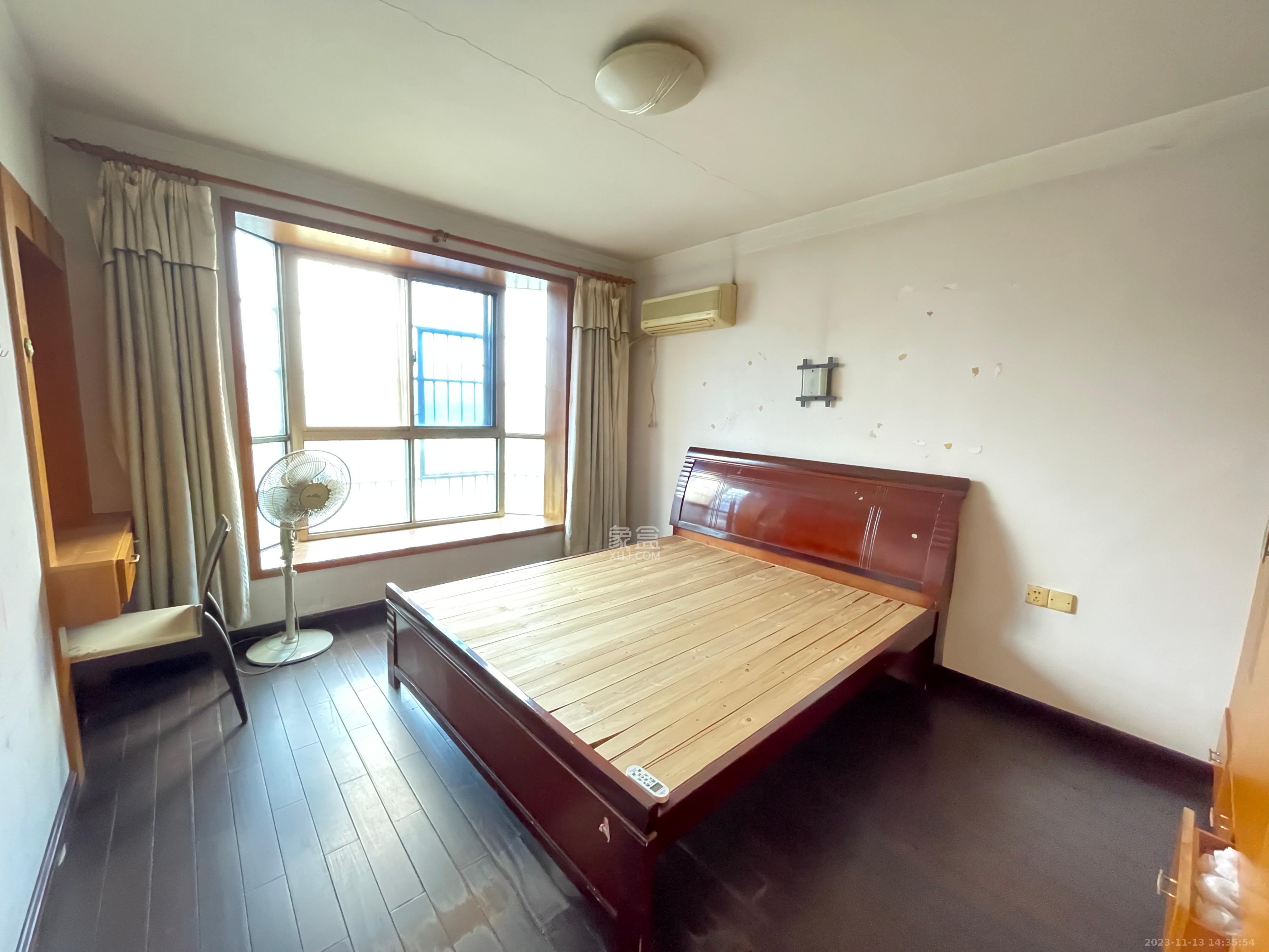 阳明山庄  3室2厅2卫    1800.0元/月室内图