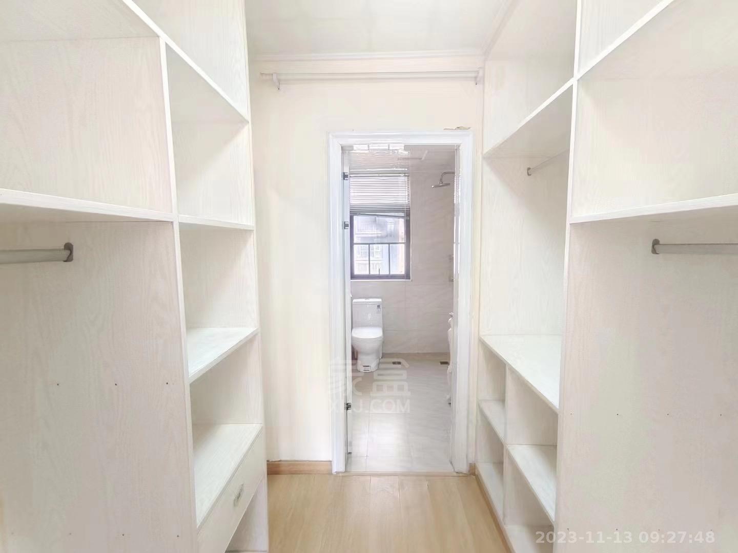 新桂广场 3室2厅2卫 2100.00元/月 新桂广场 3室2厅2卫 2100.00元/月室内图