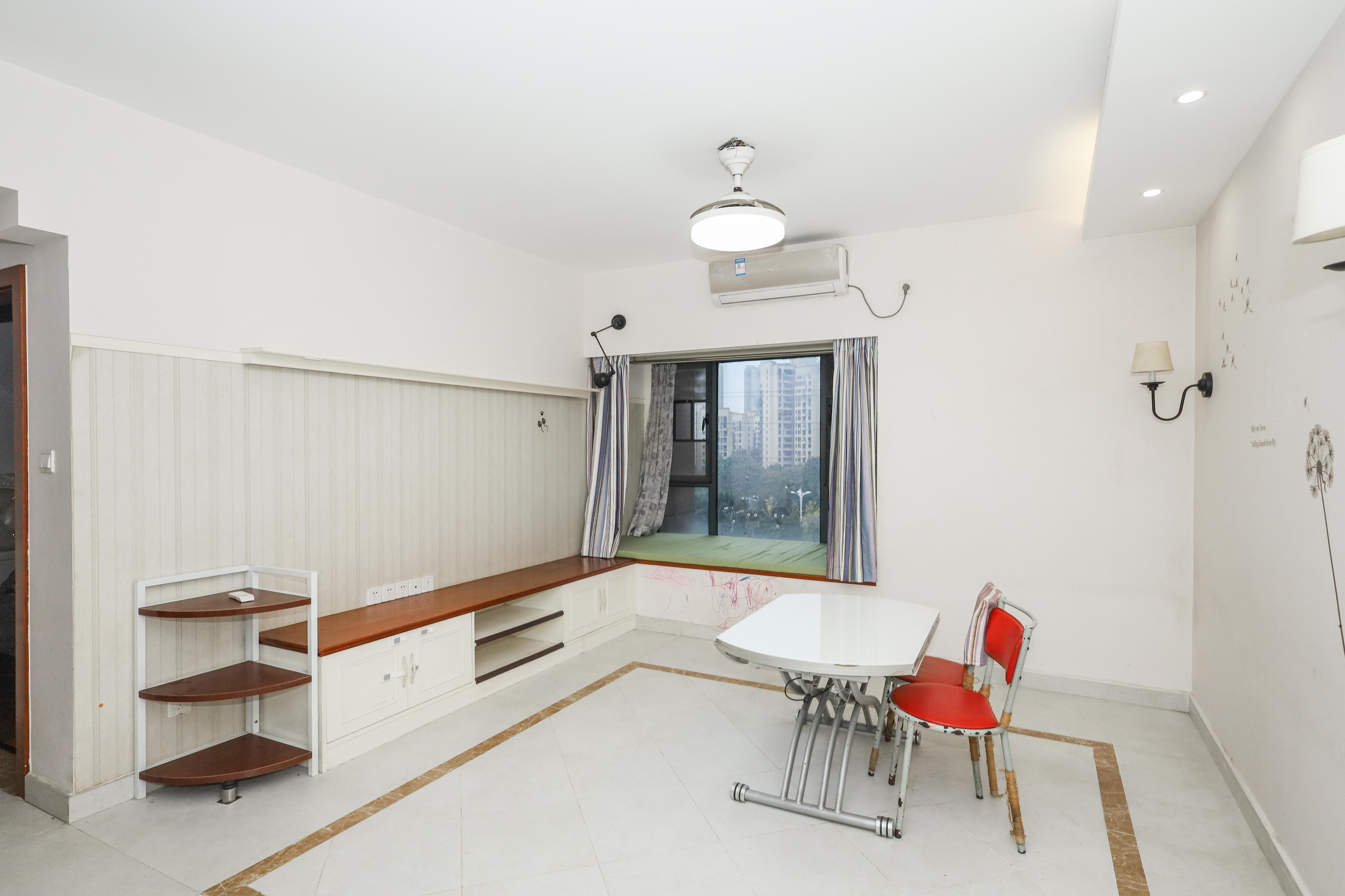 荣盛花语馨苑  3室2厅1卫    80.8万客厅