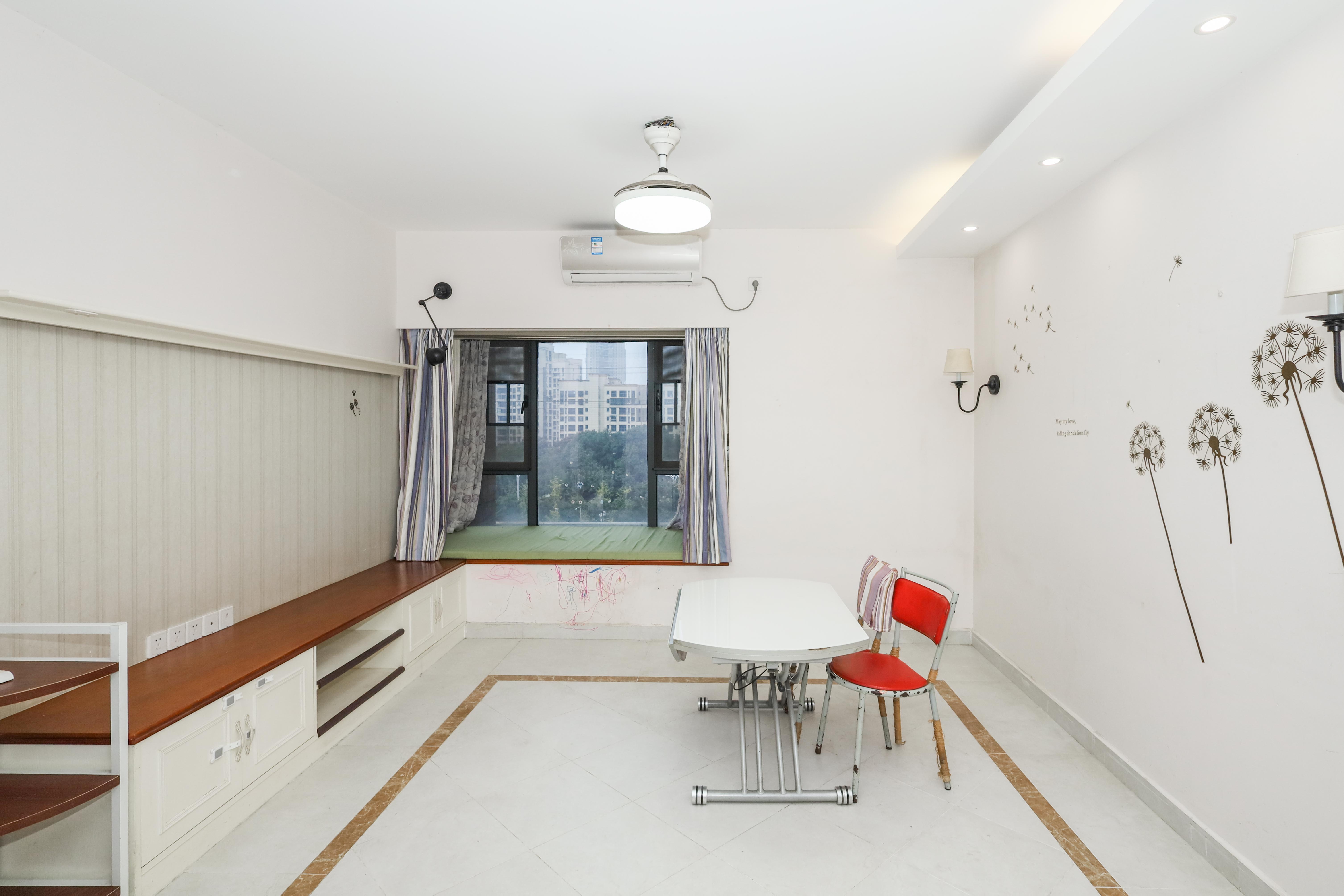 荣盛花语馨苑  3室2厅1卫    80.8万客厅