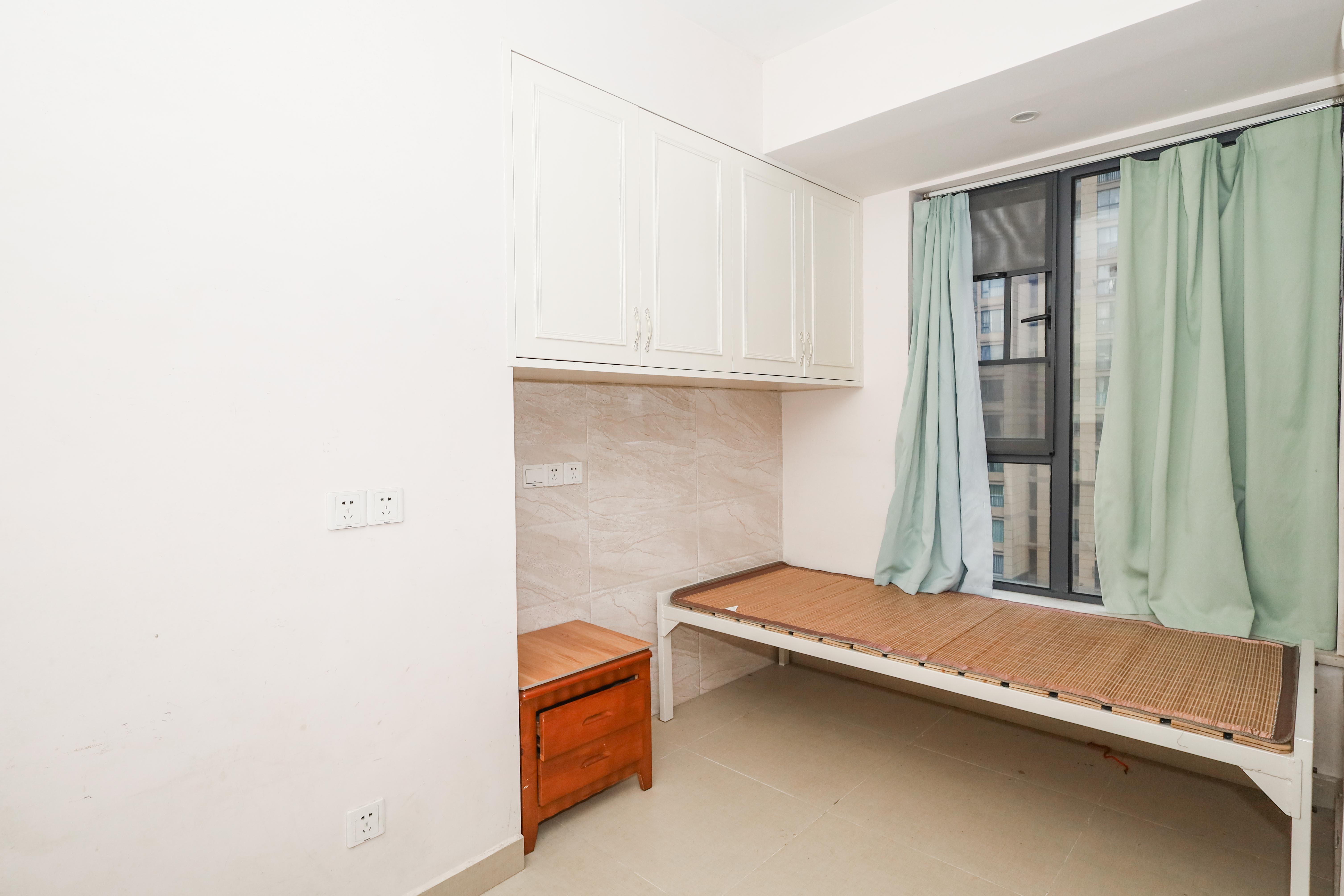 荣盛花语馨苑  3室2厅1卫    80.8万卧室