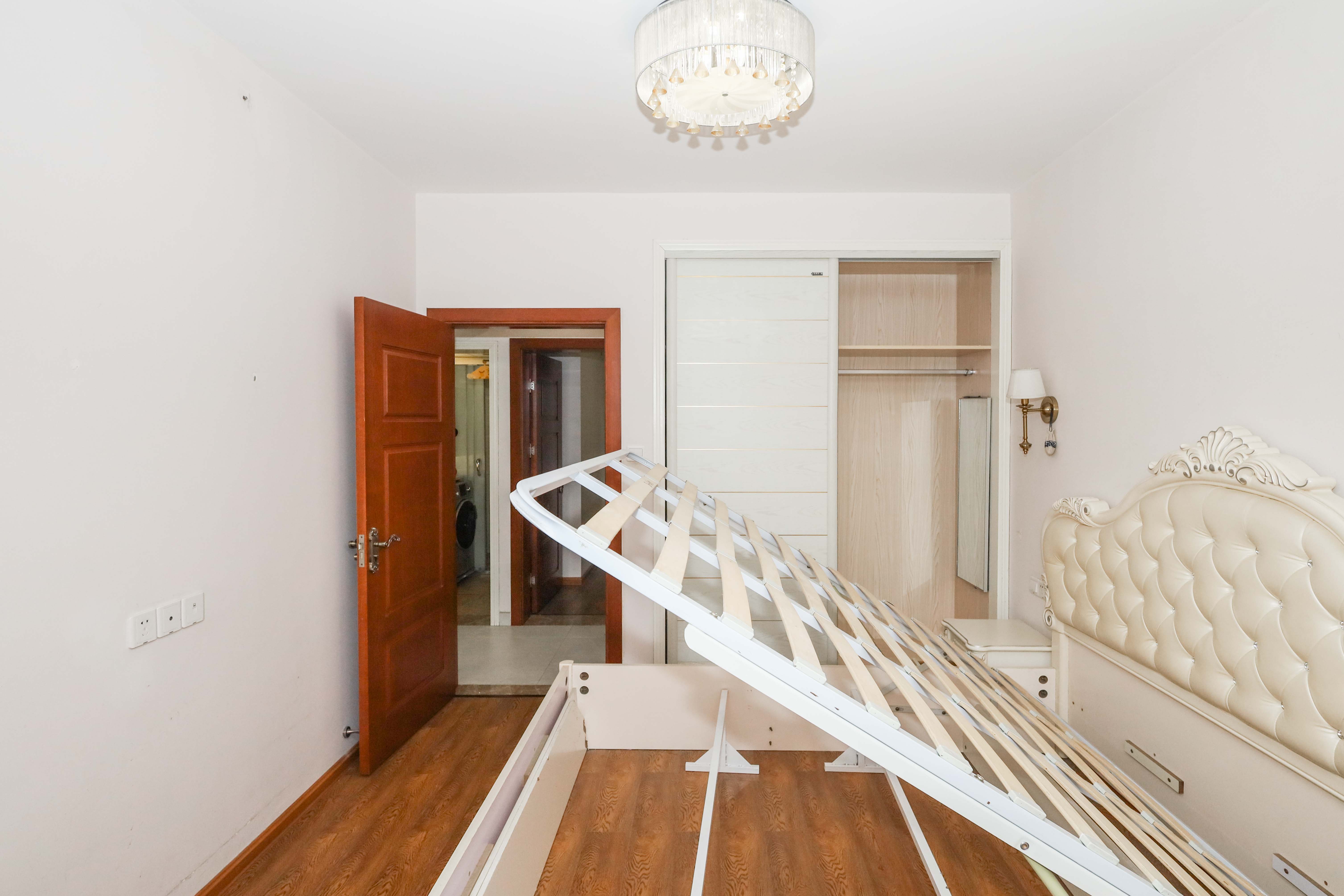 荣盛花语馨苑  3室2厅1卫    80.8万卧室