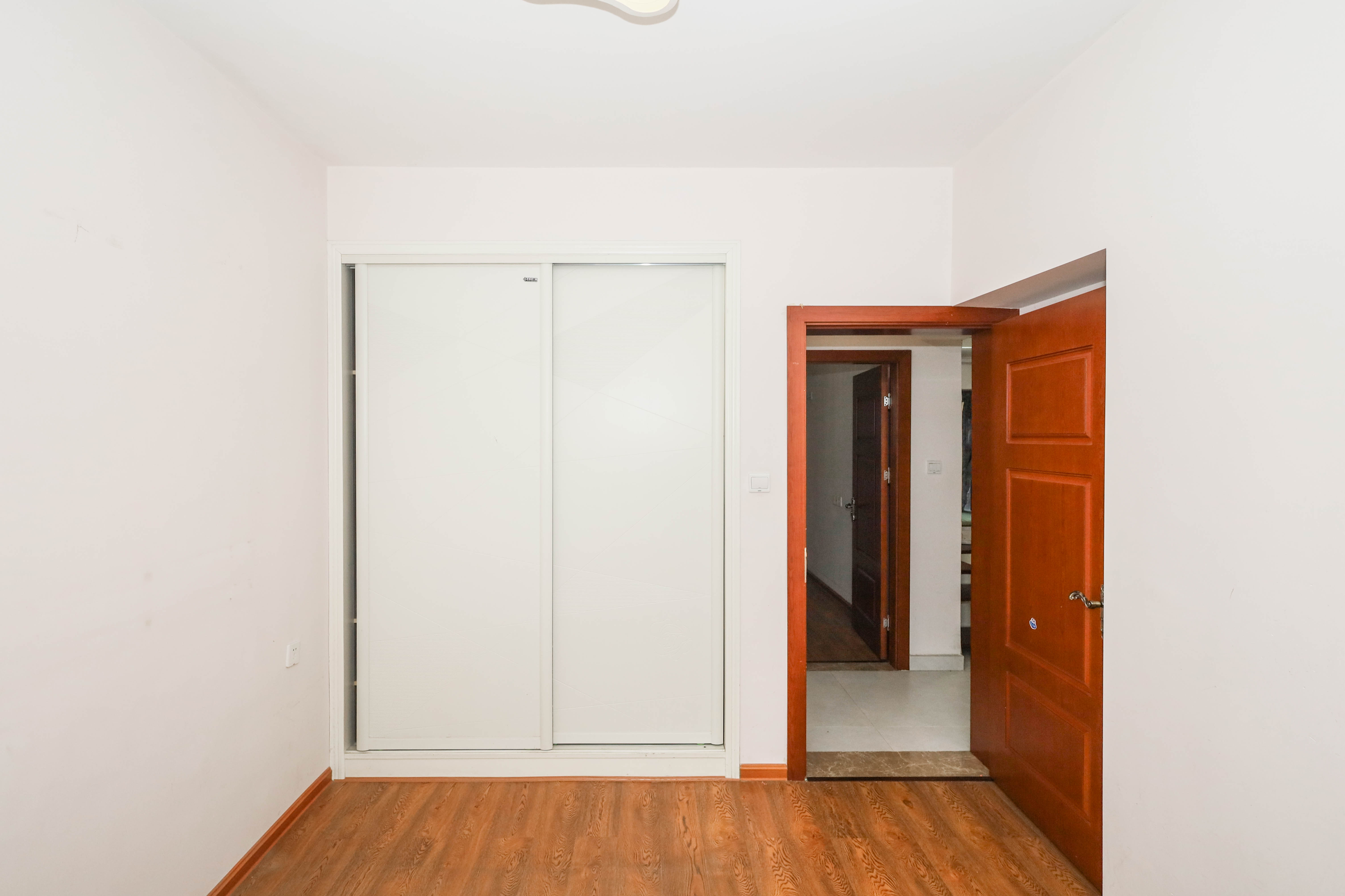 荣盛花语馨苑  3室2厅1卫    80.8万卧室