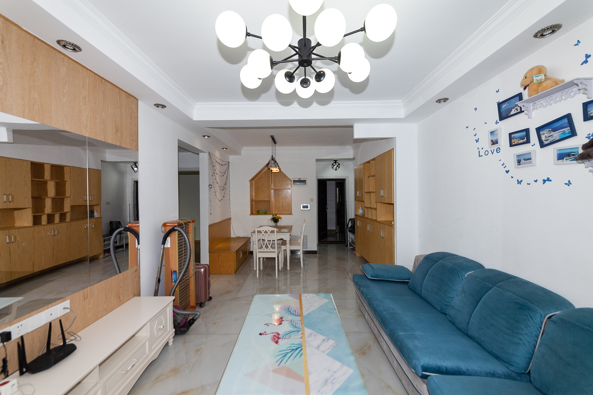 乾源国际 2室2厅1卫 70.0万 乾源国际 2室2厅1卫 70.0万客厅