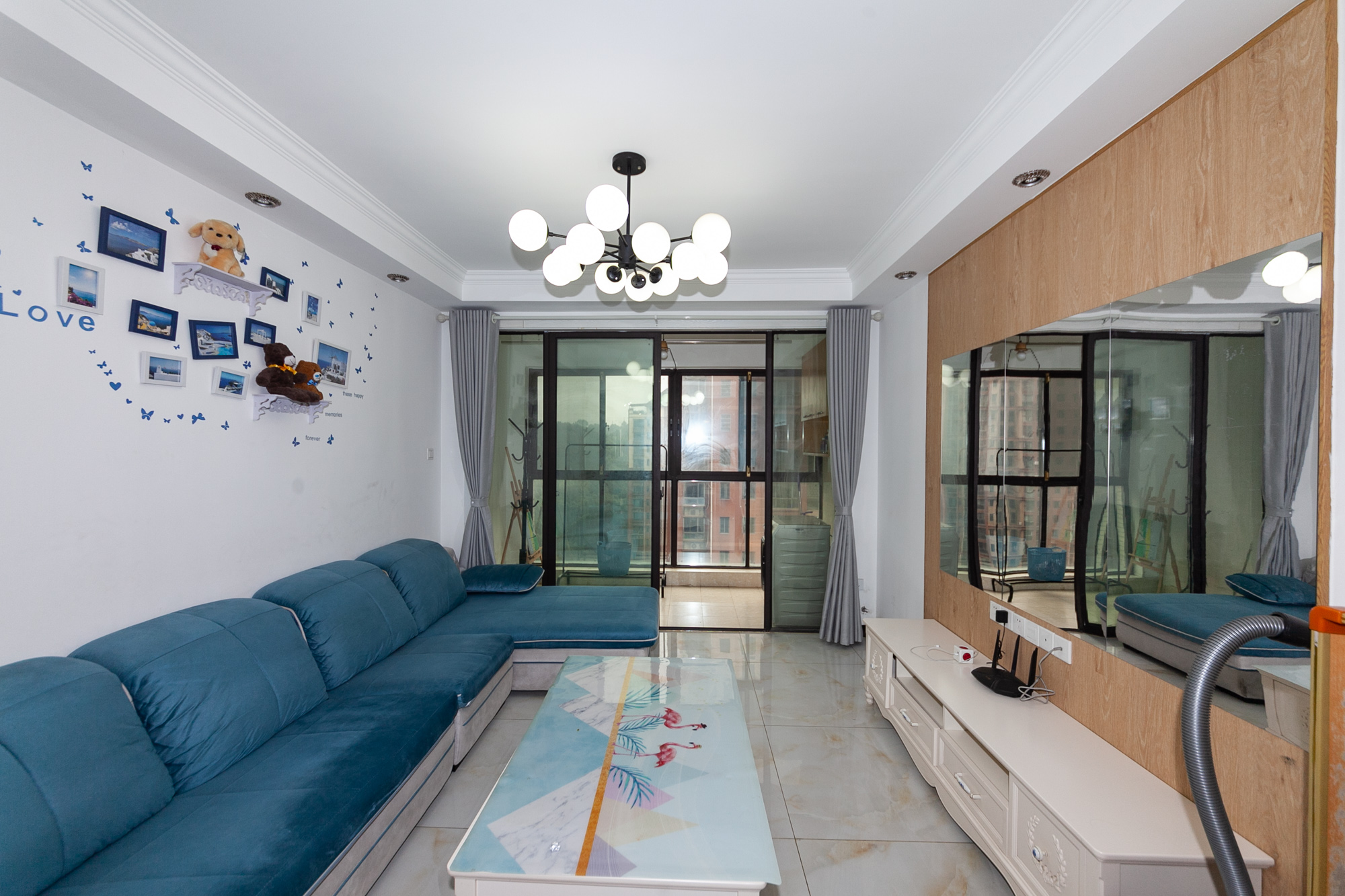 乾源国际 2室2厅1卫 70.0万 乾源国际 2室2厅1卫 70.0万客厅