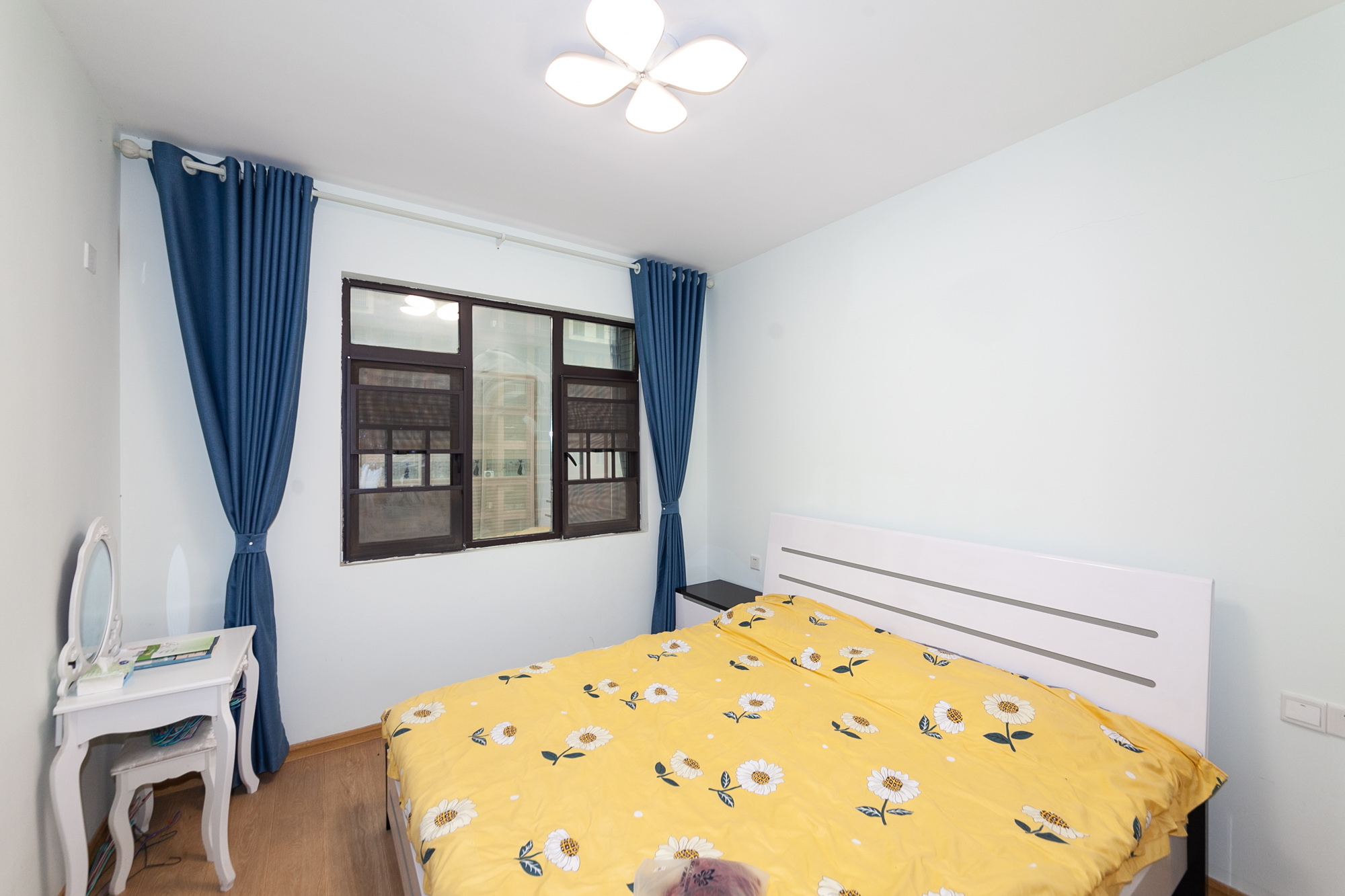 乾源国际 2室2厅1卫 70.0万 乾源国际 2室2厅1卫 70.0万卧室