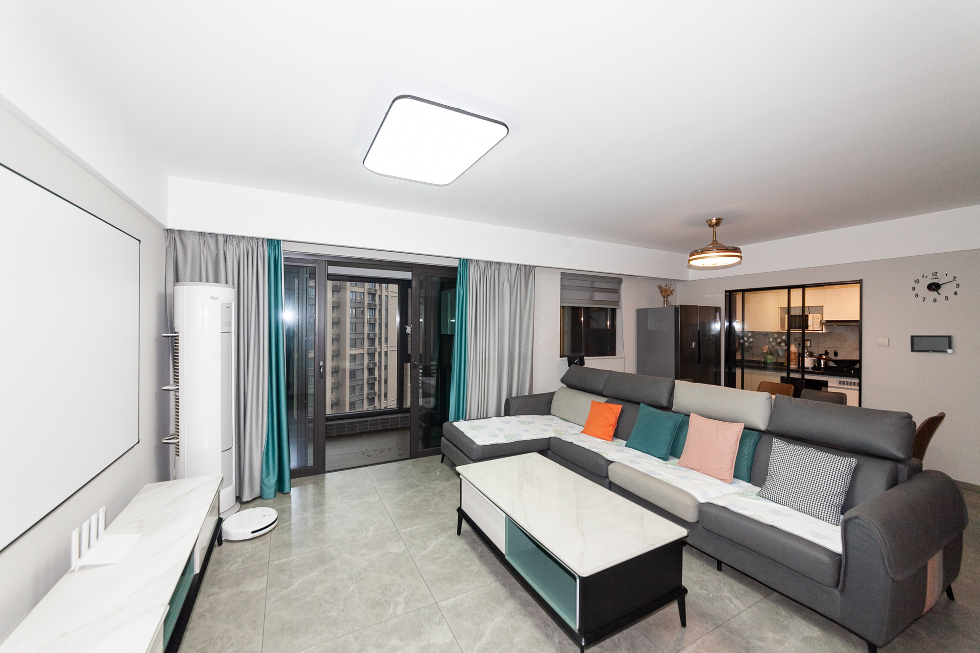 时代倾城四期  4室2厅2卫    117.88万 时代倾城四期  4室2厅2卫    117.88万客厅