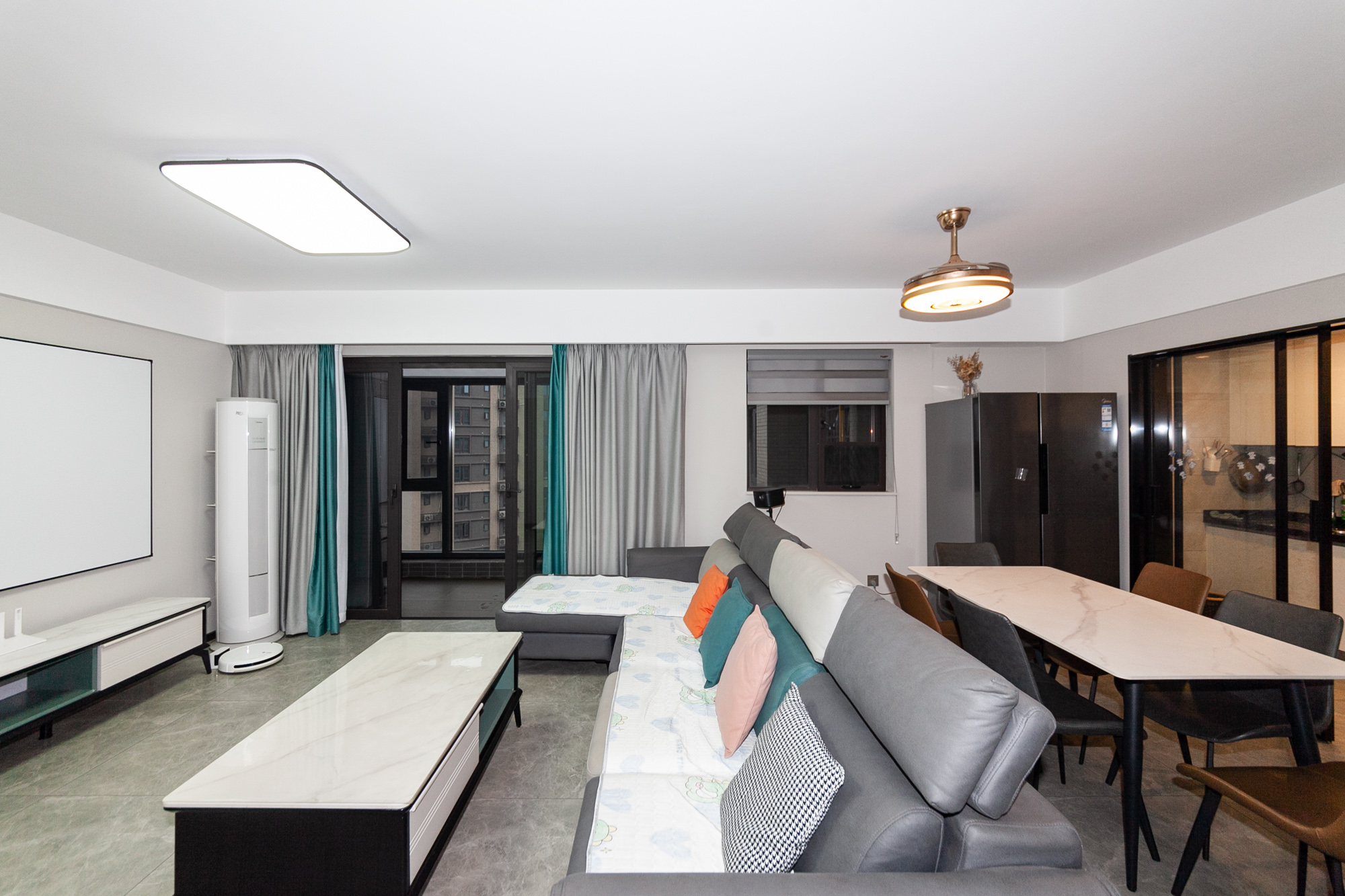 时代倾城四期  4室2厅2卫    117.88万 时代倾城四期  4室2厅2卫    117.88万客厅