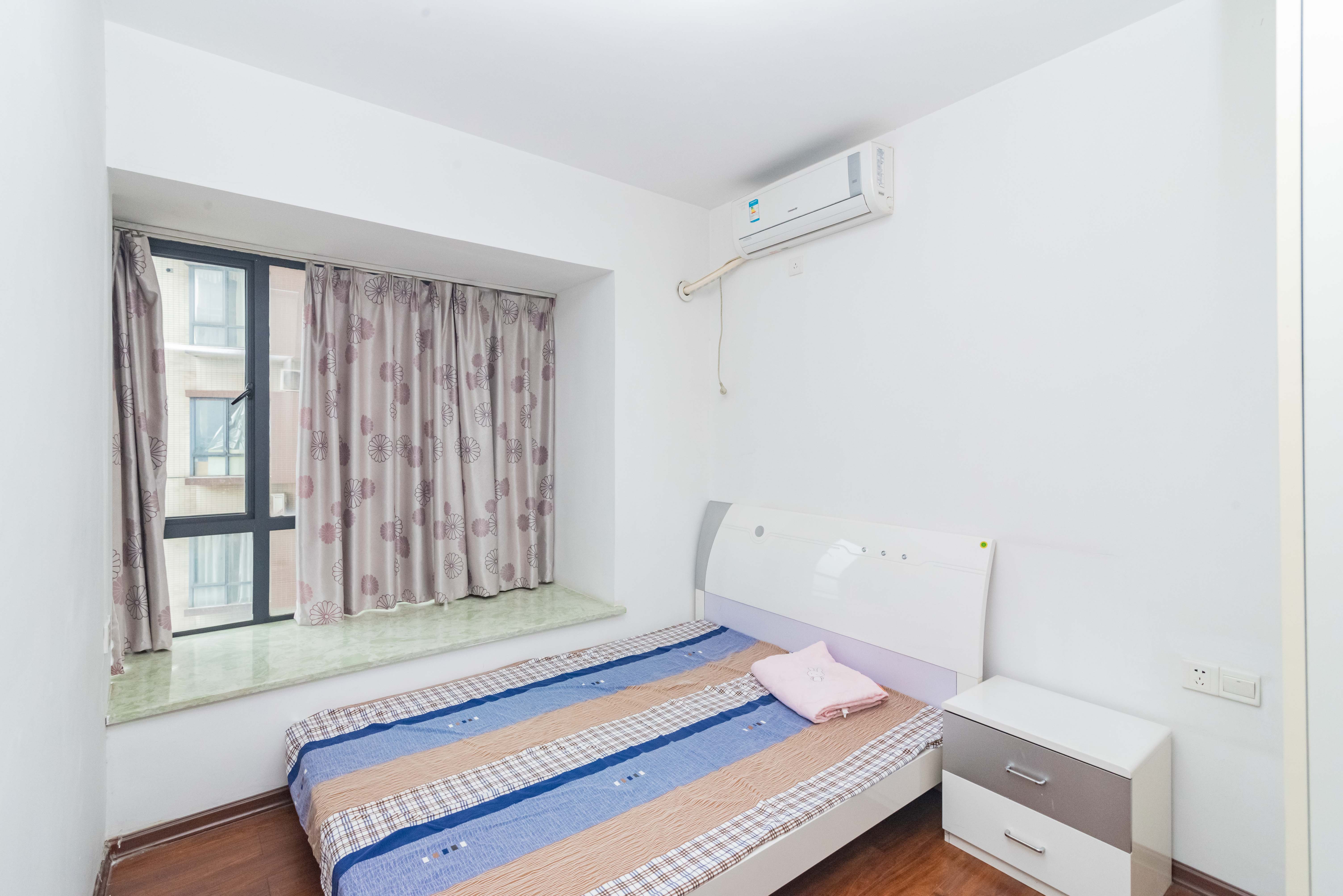 兰亭峰景  2室2厅1卫    106.0万卧室