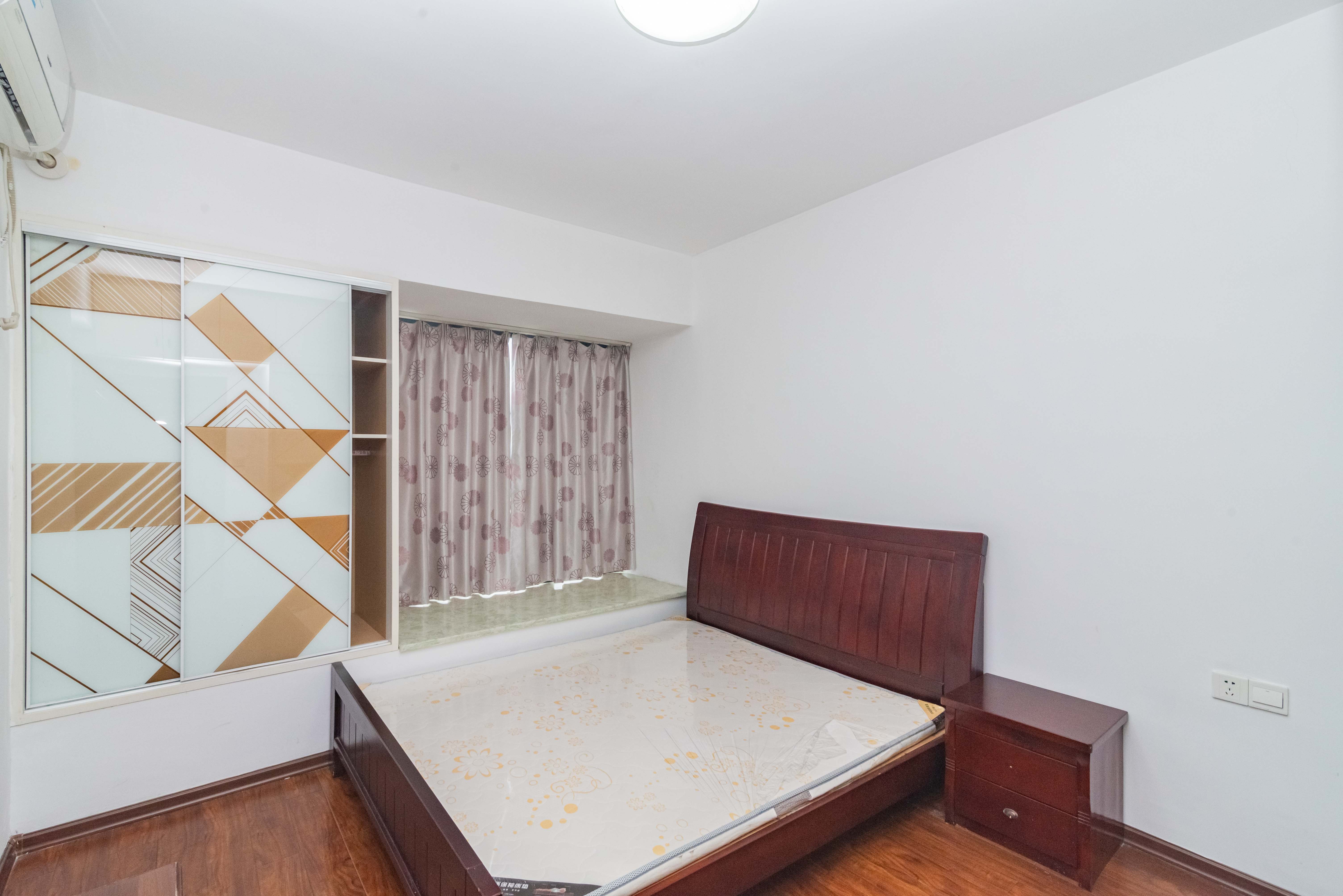 兰亭峰景  2室2厅1卫    106.0万卧室