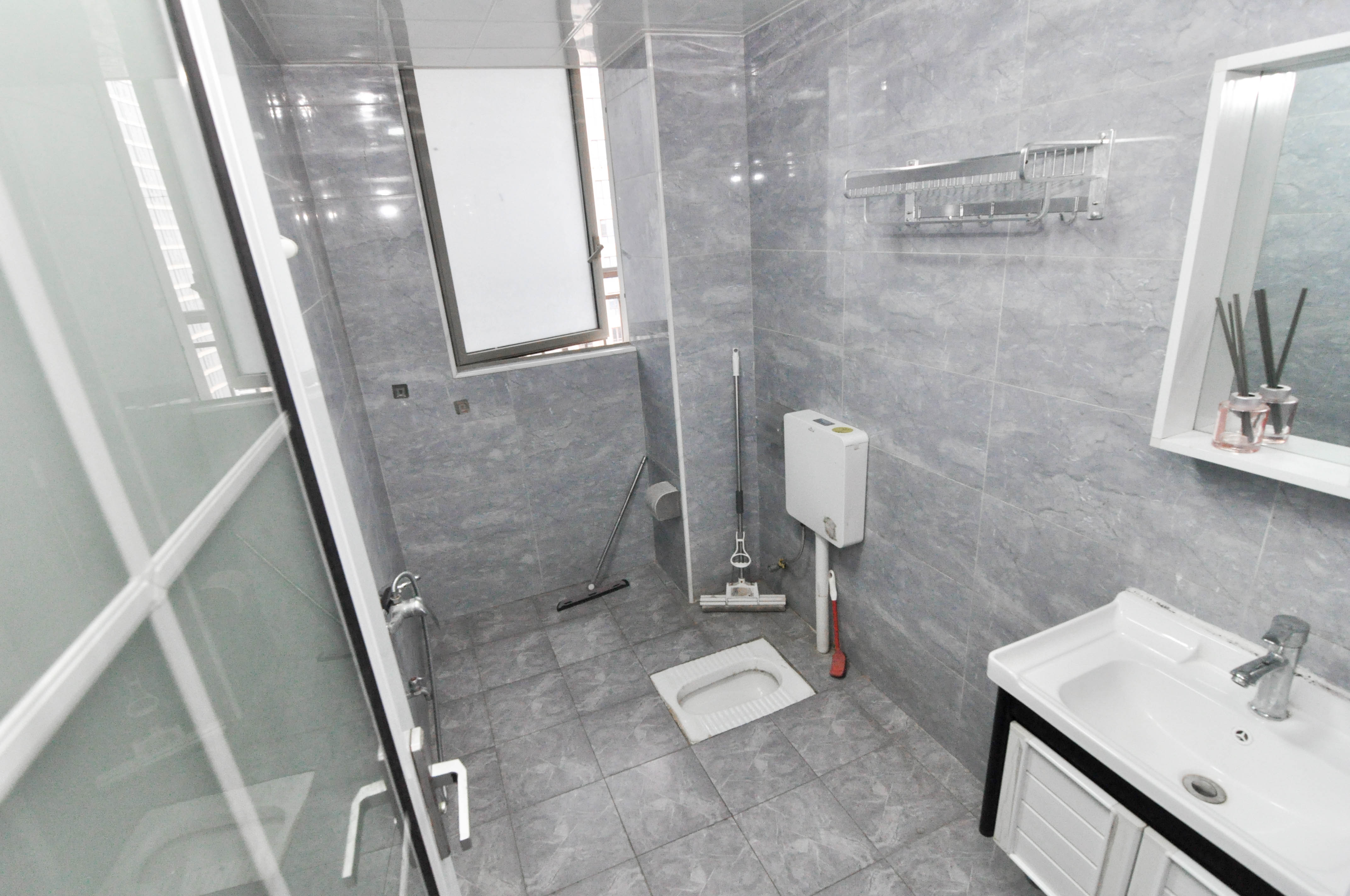 梅溪湖金茂湾  4室2厅2卫    170.0万 梅溪湖金茂湾  4室2厅2卫    170.0万卫生间