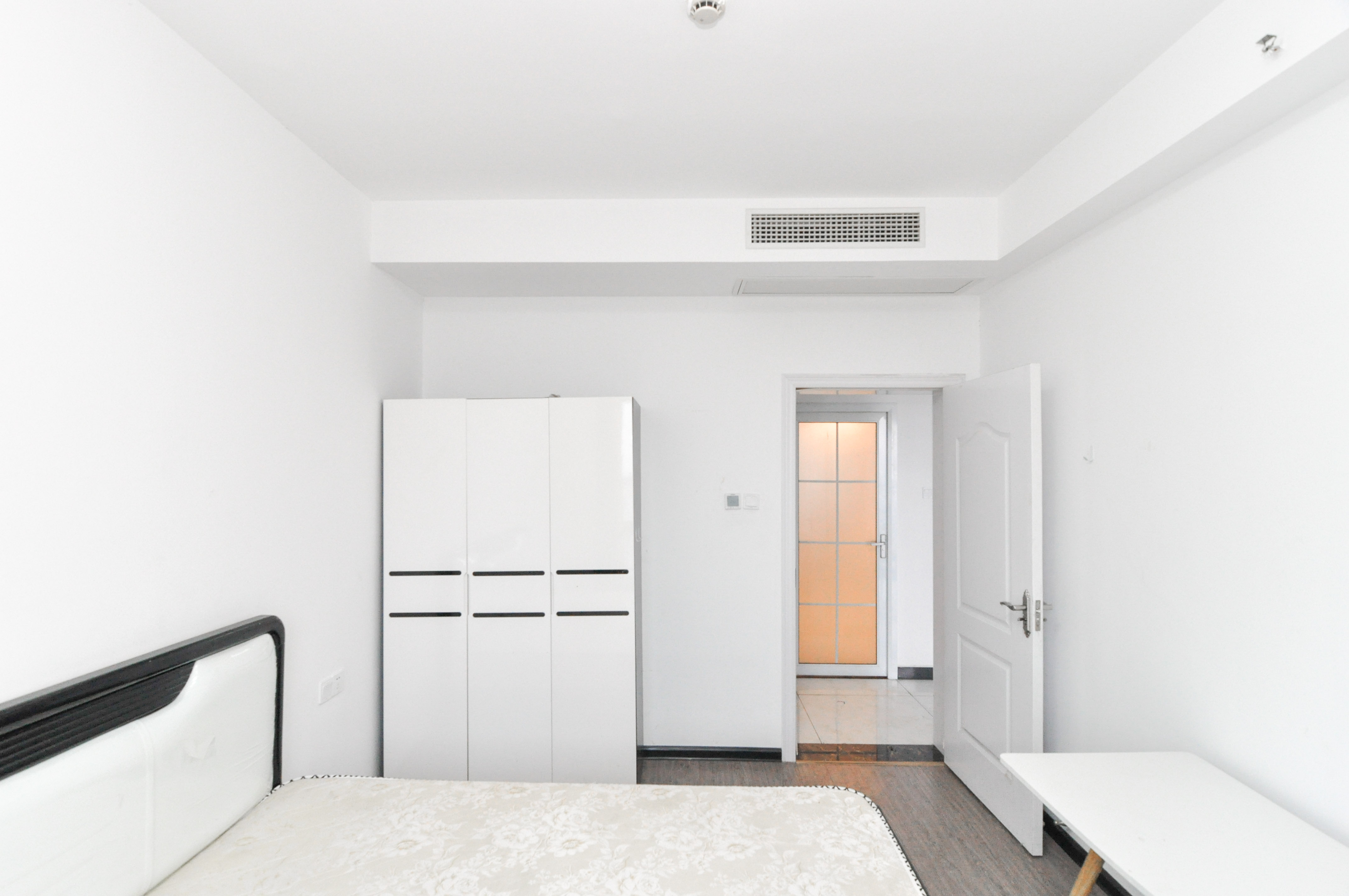 梅溪湖金茂湾  4室2厅2卫    170.0万 梅溪湖金茂湾  4室2厅2卫    170.0万卧室