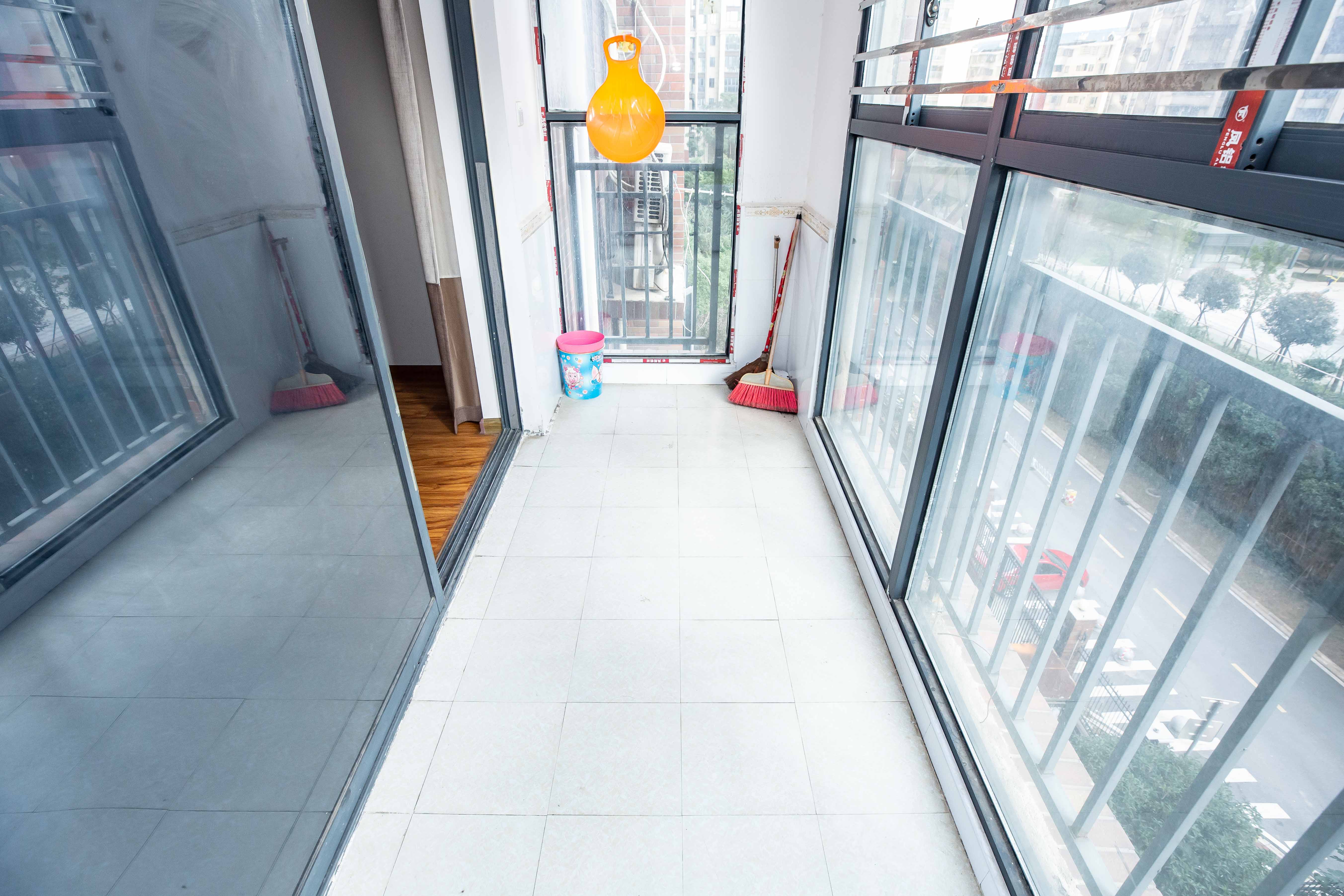 广泰锦苑  3室2厅2卫   99.00万阳台