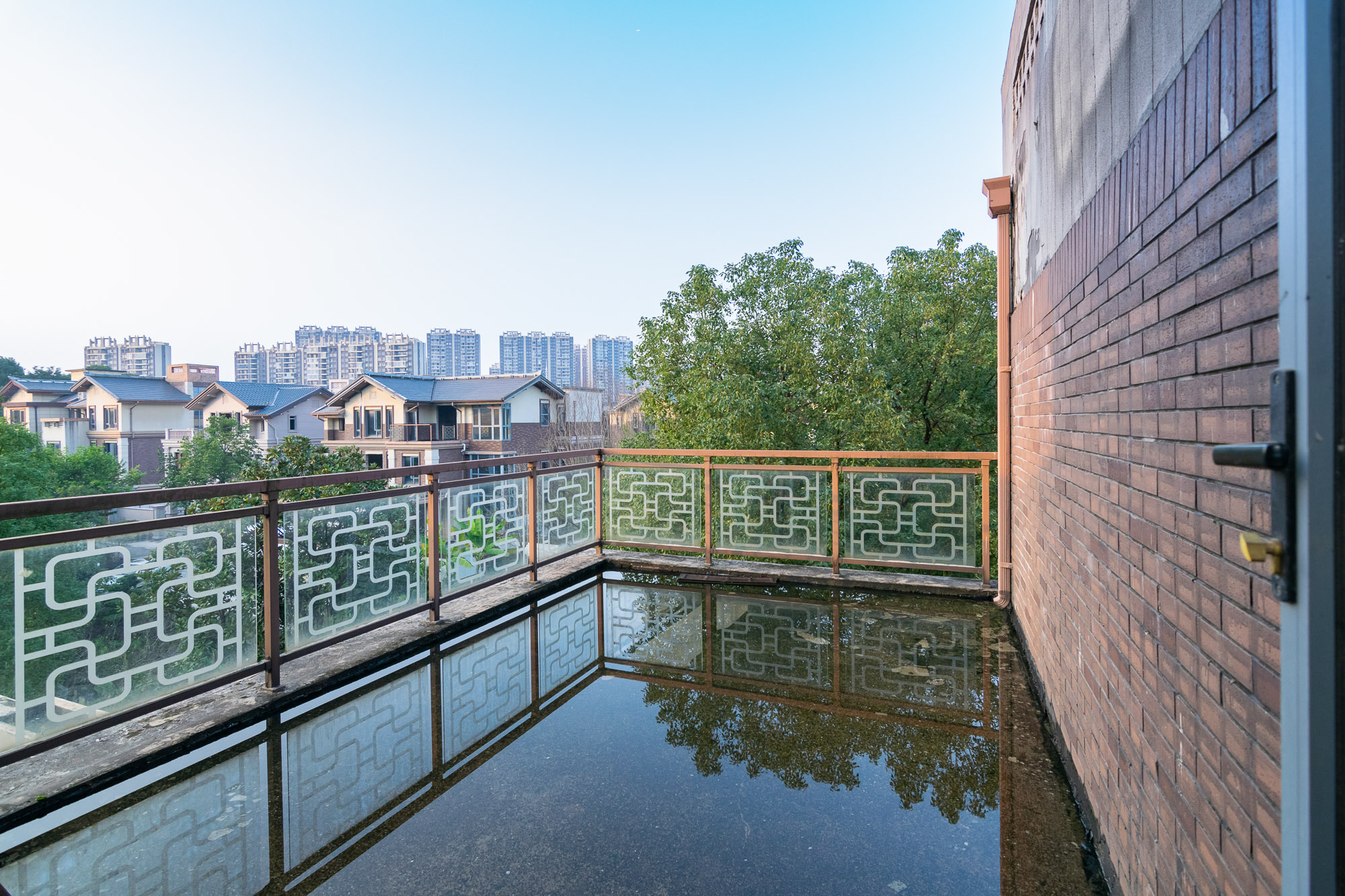 大汉汉园  5室3厅5卫    780.0万 大汉汉园  5室3厅5卫    780.0万阳台