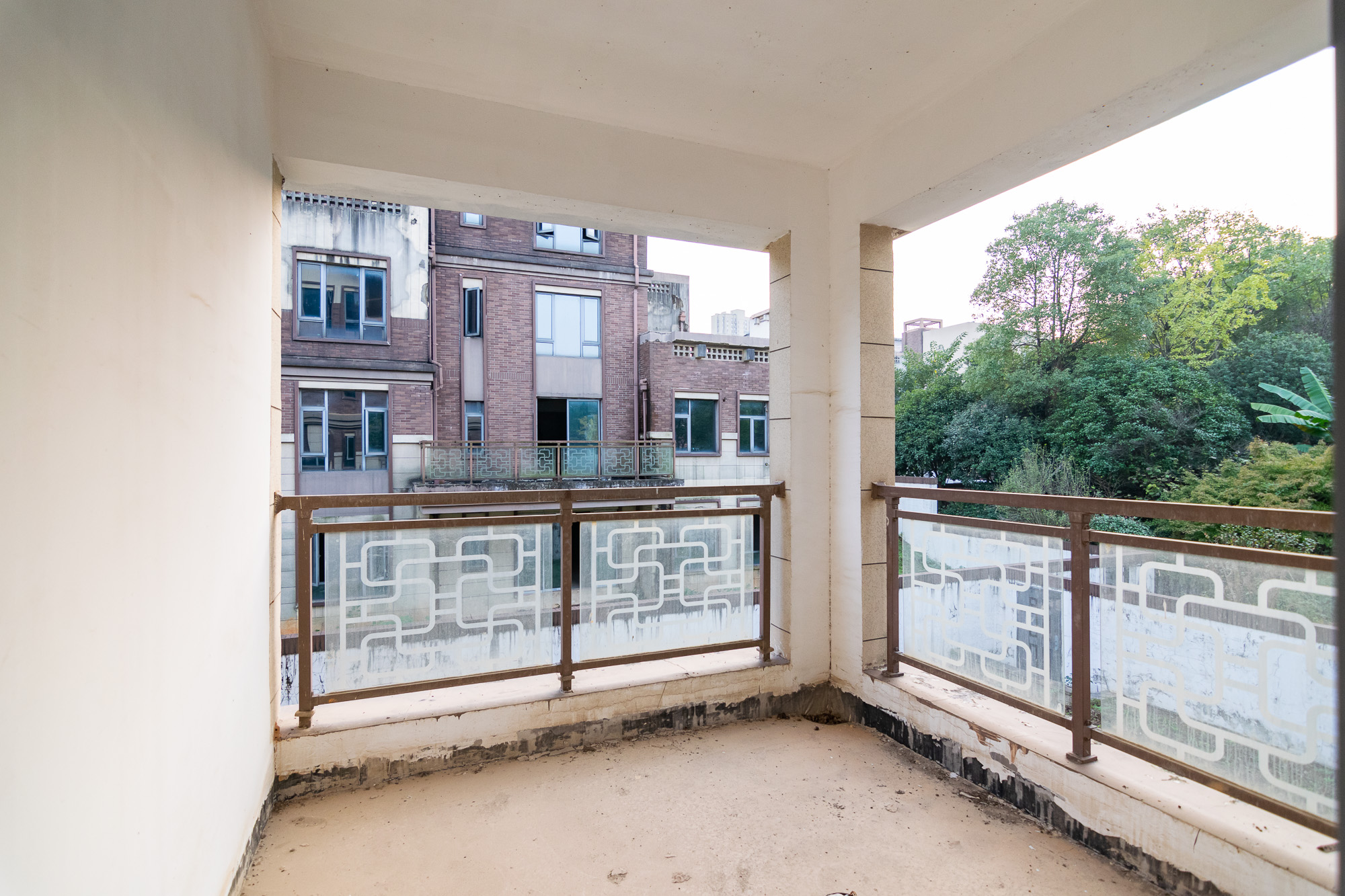 大汉汉园  5室3厅5卫    780.0万 大汉汉园  5室3厅5卫    780.0万阳台