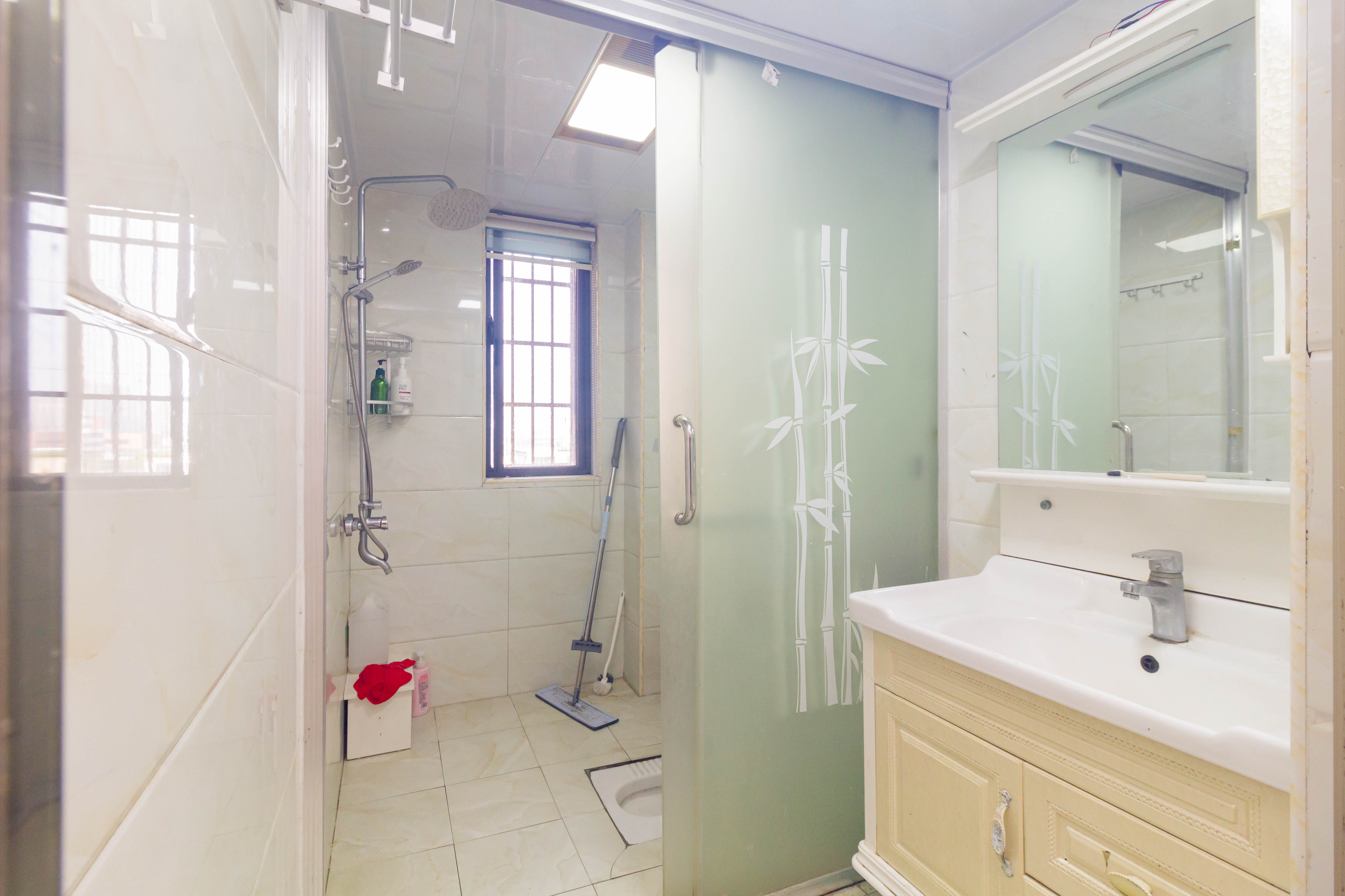 中欣楚天雅郡  4室2厅2卫    74.0万 中欣楚天雅郡  4室2厅2卫    74.0万卫生间