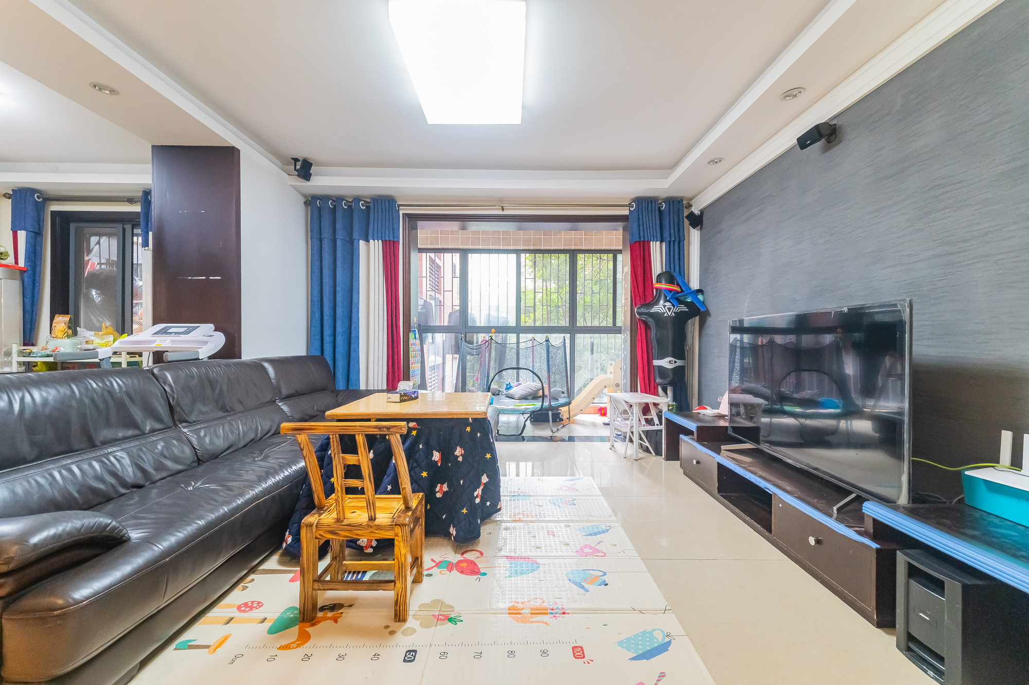 华润凤凰城二期 5室2厅2卫 111.0万 华润凤凰城二期 5室2厅2卫 111.0万客厅