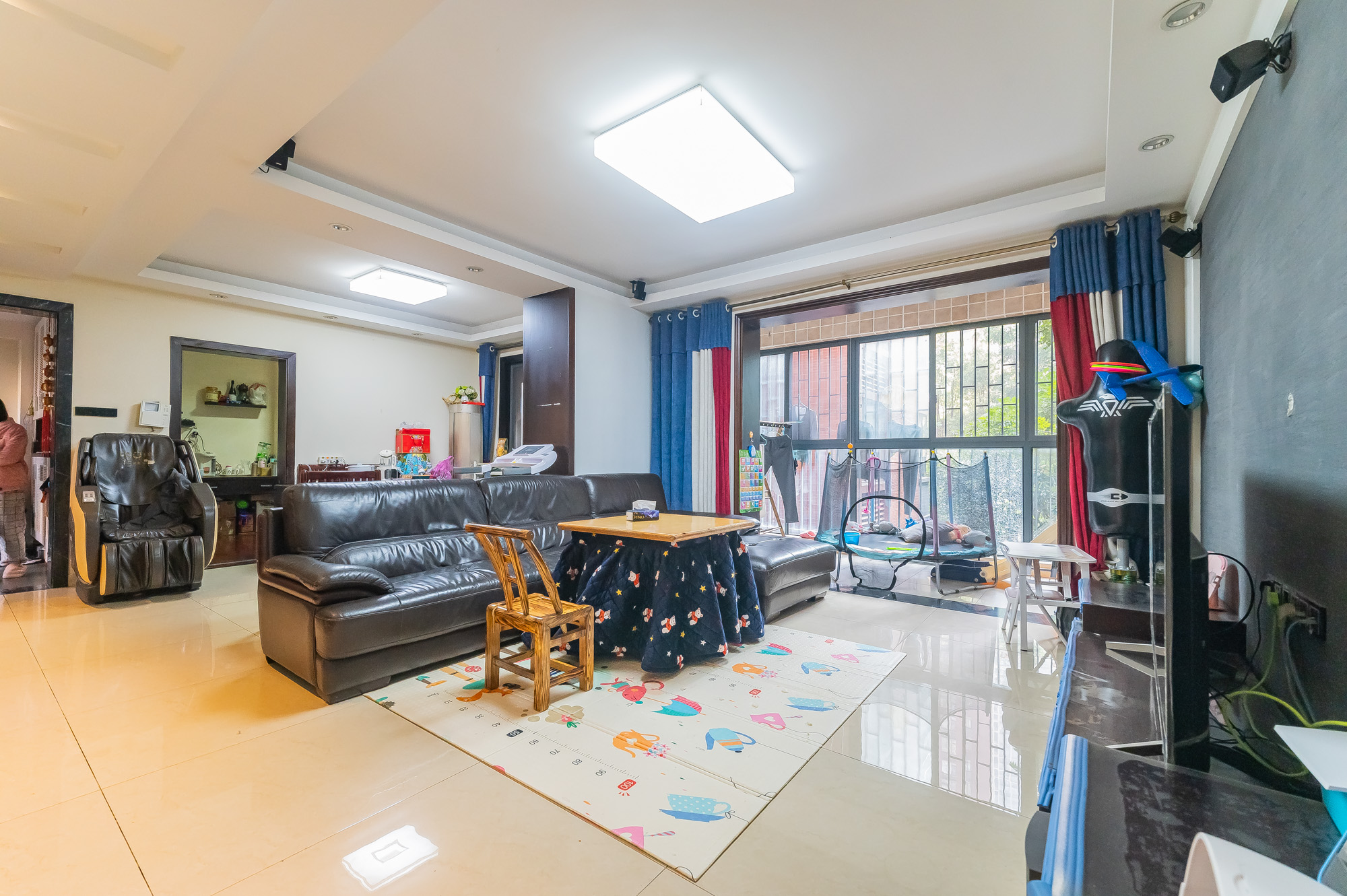 华润凤凰城二期 5室2厅2卫 111.0万 华润凤凰城二期 5室2厅2卫 111.0万客厅