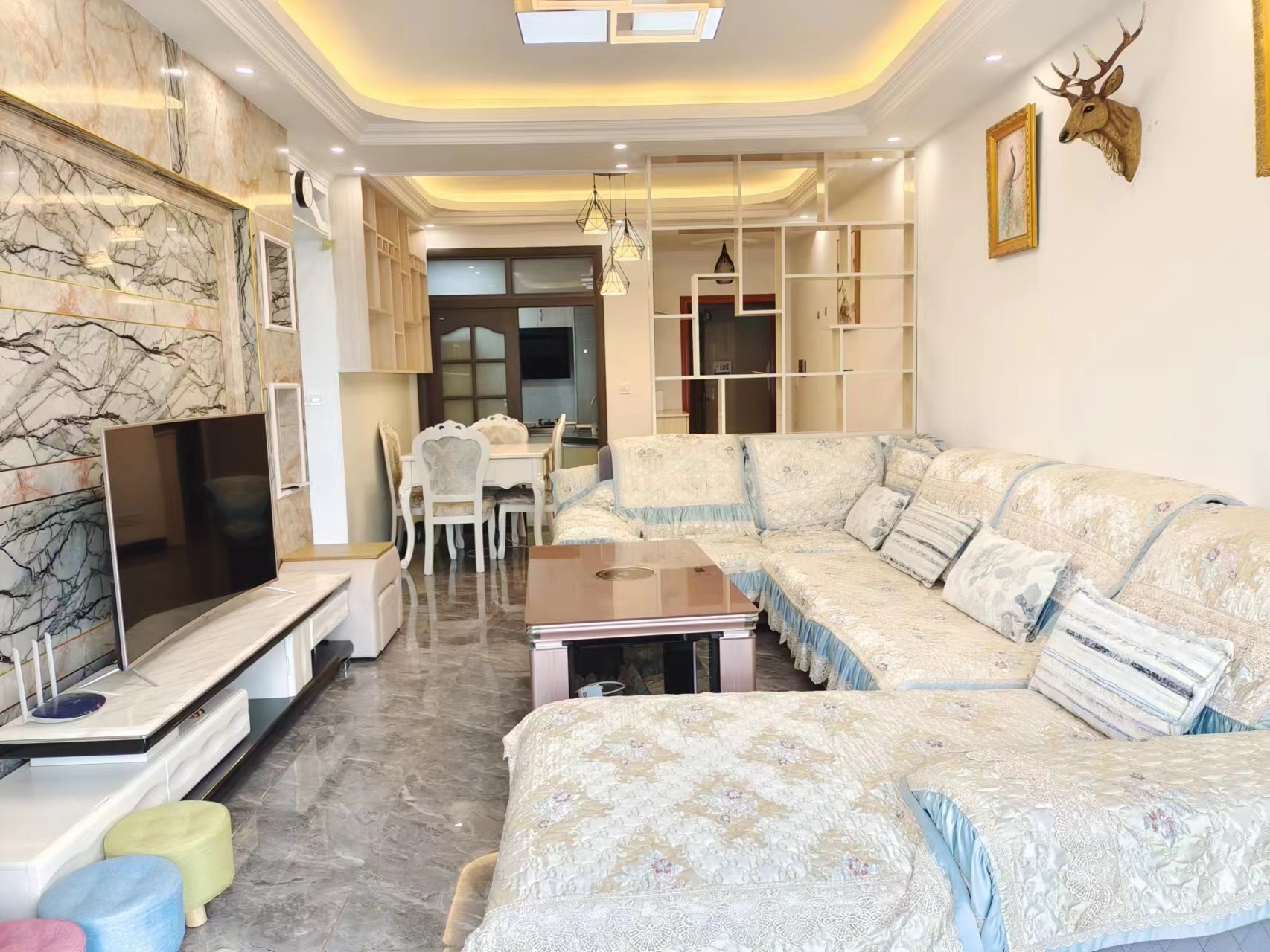 美的林城时代  3室2厅2卫   3500.00元/月室内图