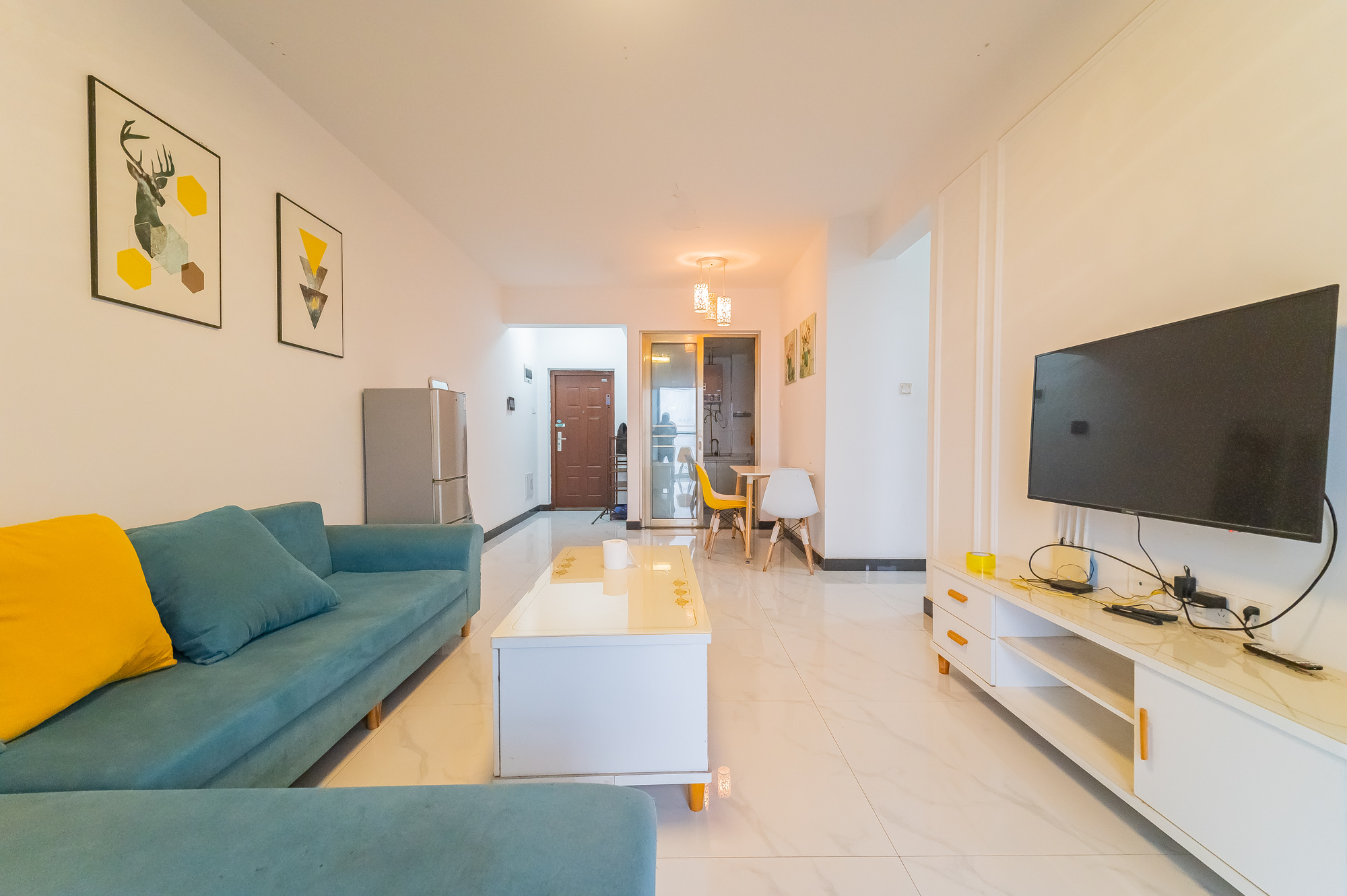 华润置地广场二期 3室2厅2卫 70.8万 华润置地广场二期 3室2厅2卫 70.8万客厅