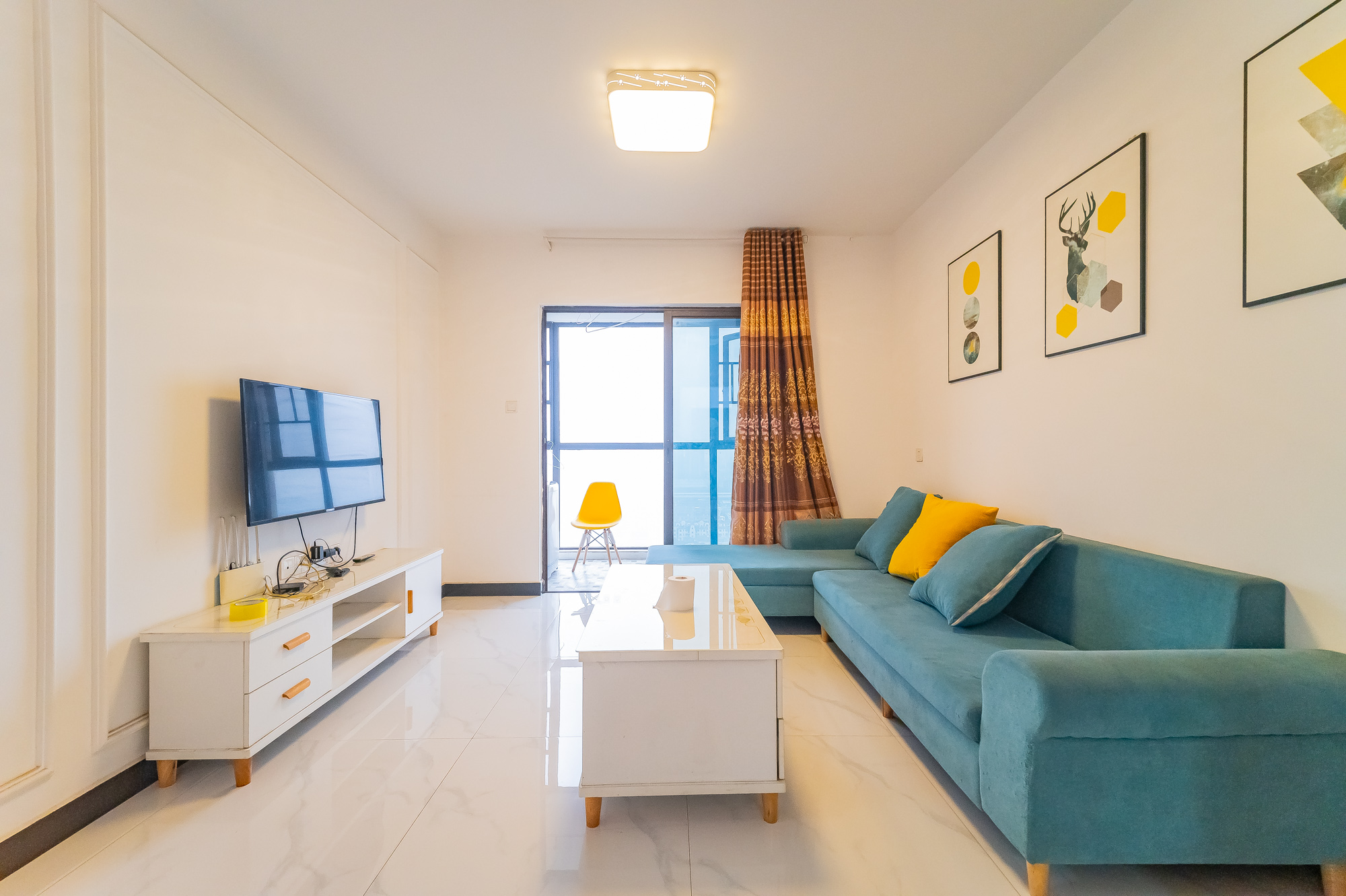 华润置地广场二期 3室2厅2卫 70.8万 华润置地广场二期 3室2厅2卫 70.8万客厅