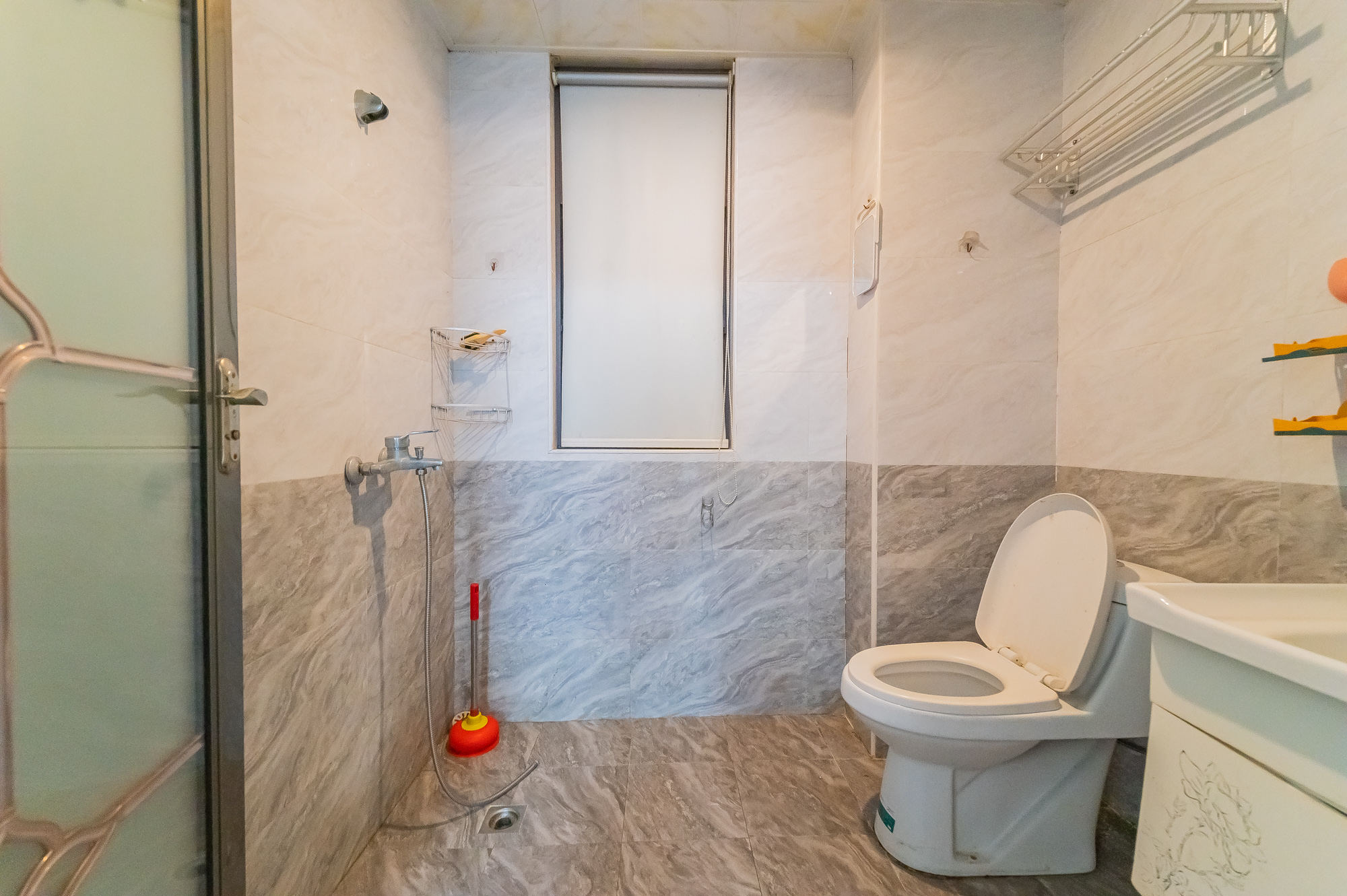 华润置地广场二期 3室2厅2卫 70.8万 华润置地广场二期 3室2厅2卫 70.8万卫生间