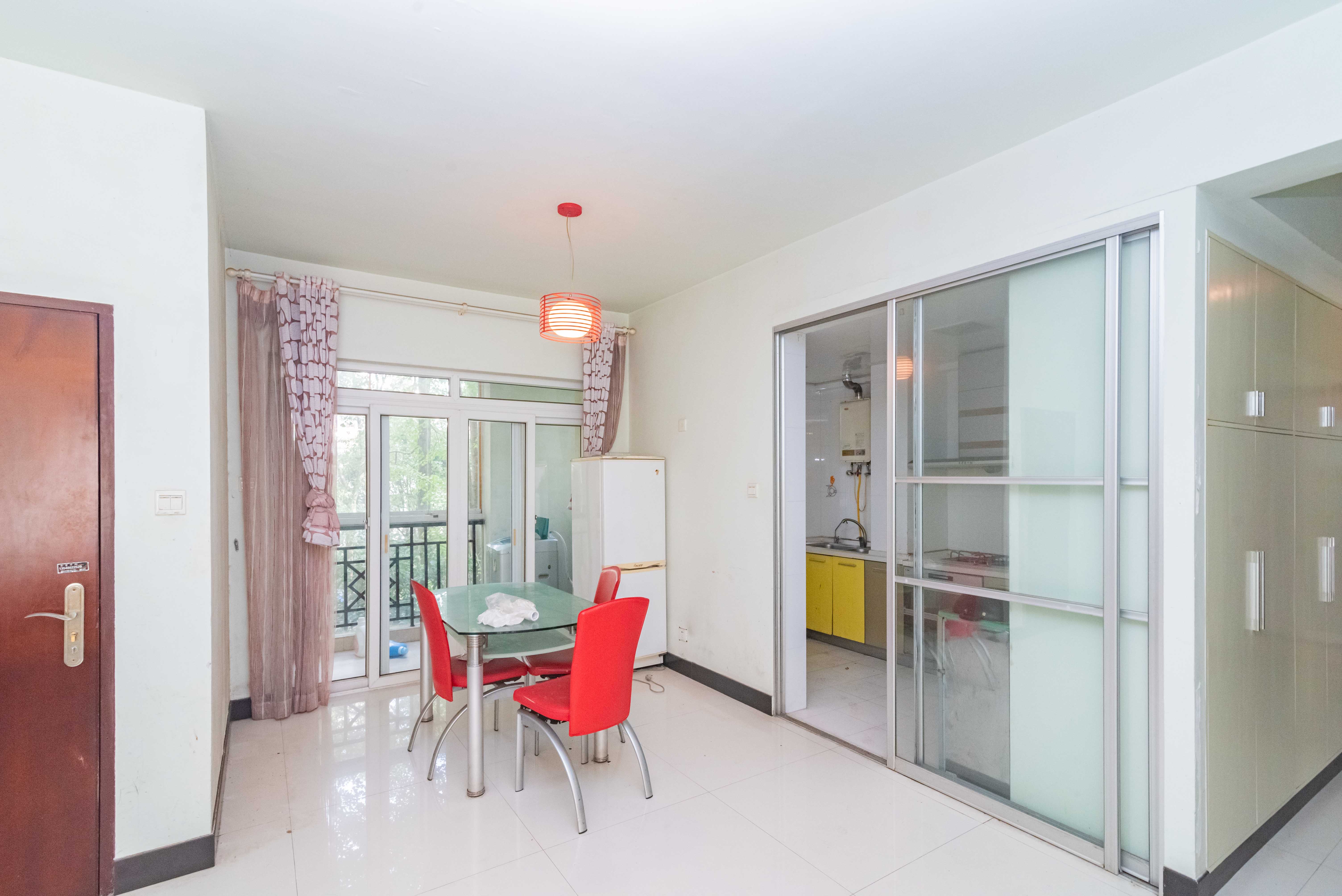 圣爵菲斯  3室2厅2卫    89.0万 圣爵菲斯  3室2厅2卫    89.0万客厅