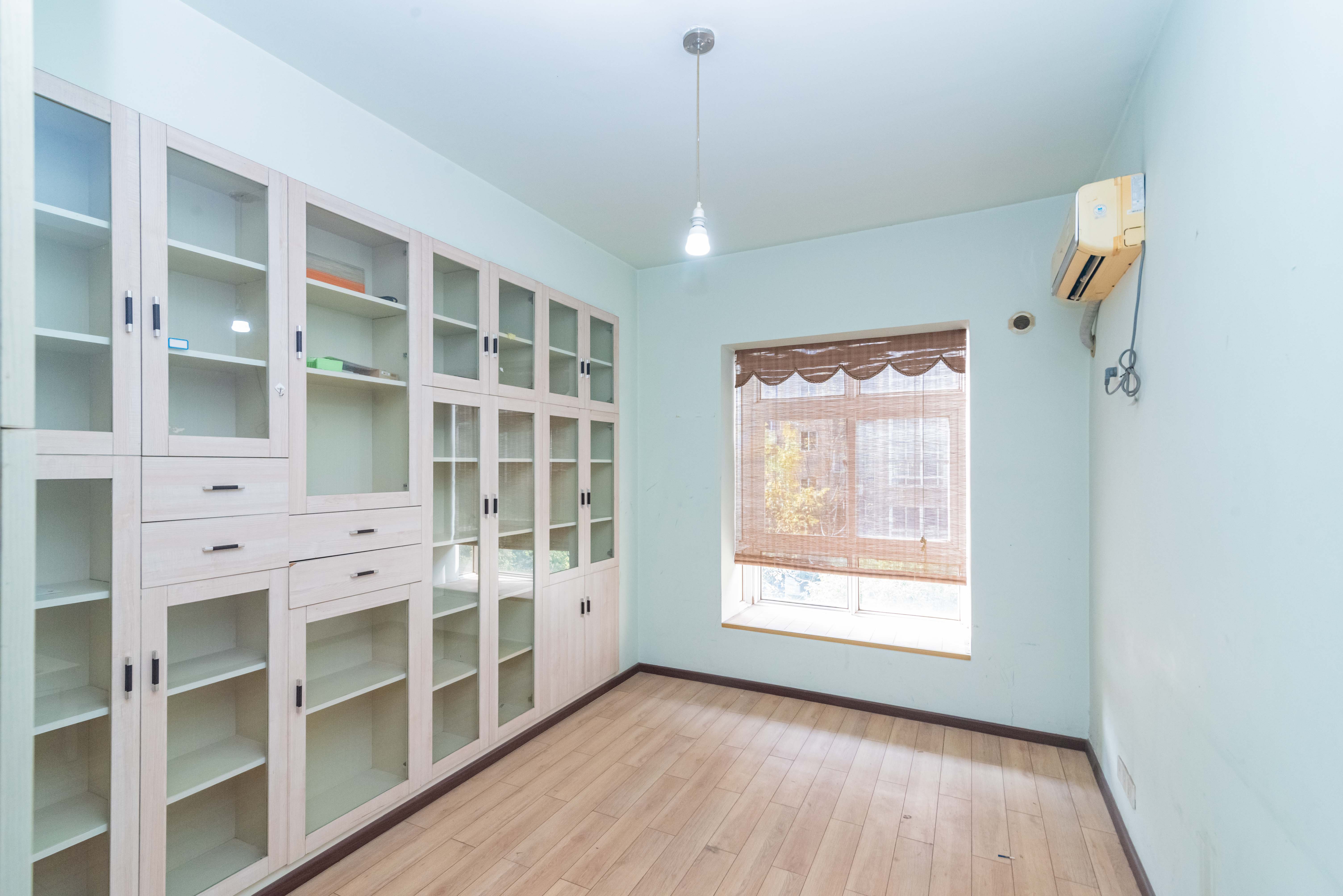 圣爵菲斯  3室2厅2卫    89.0万 圣爵菲斯  3室2厅2卫    89.0万卧室