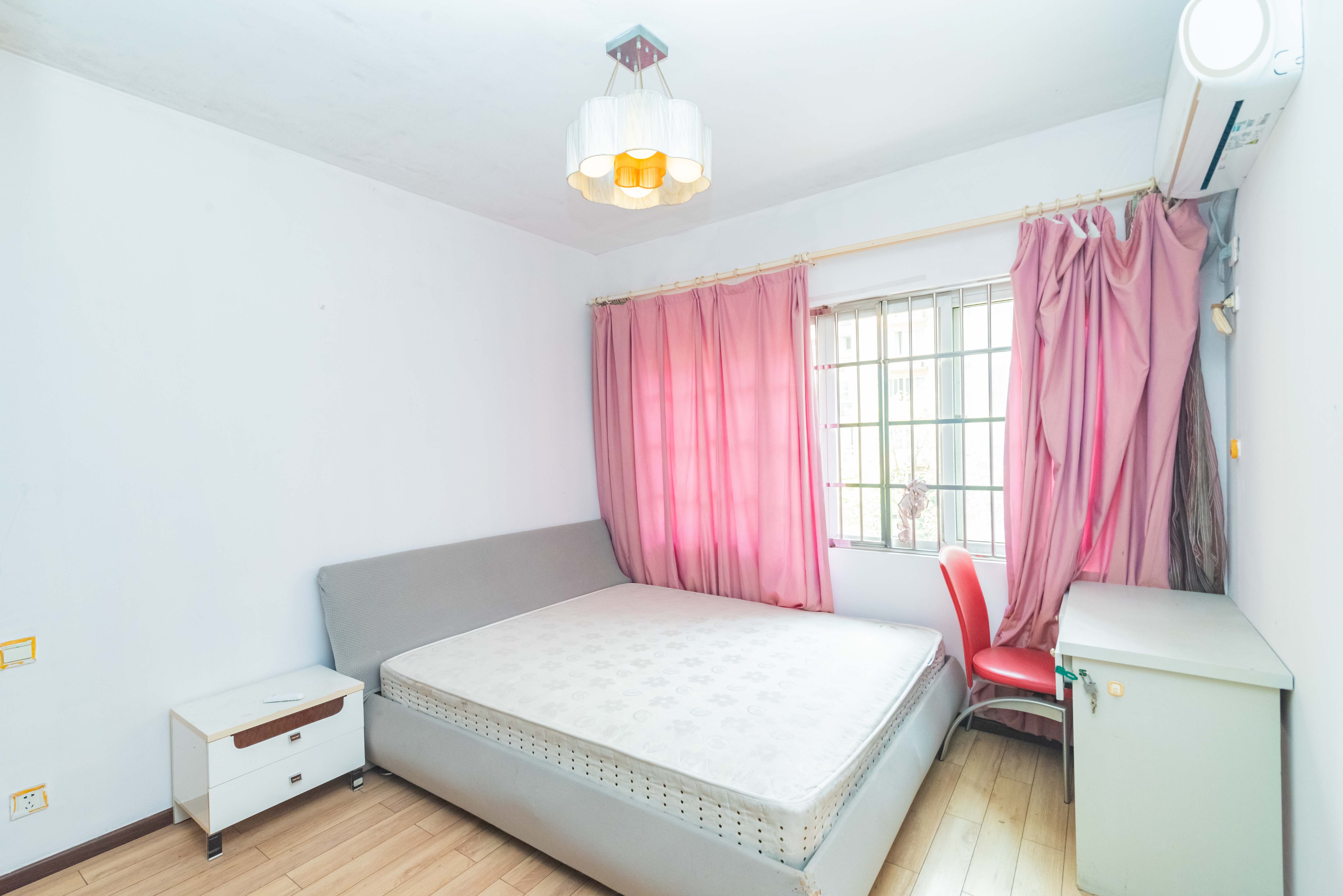 圣爵菲斯  3室2厅2卫    89.0万 圣爵菲斯  3室2厅2卫    89.0万卧室