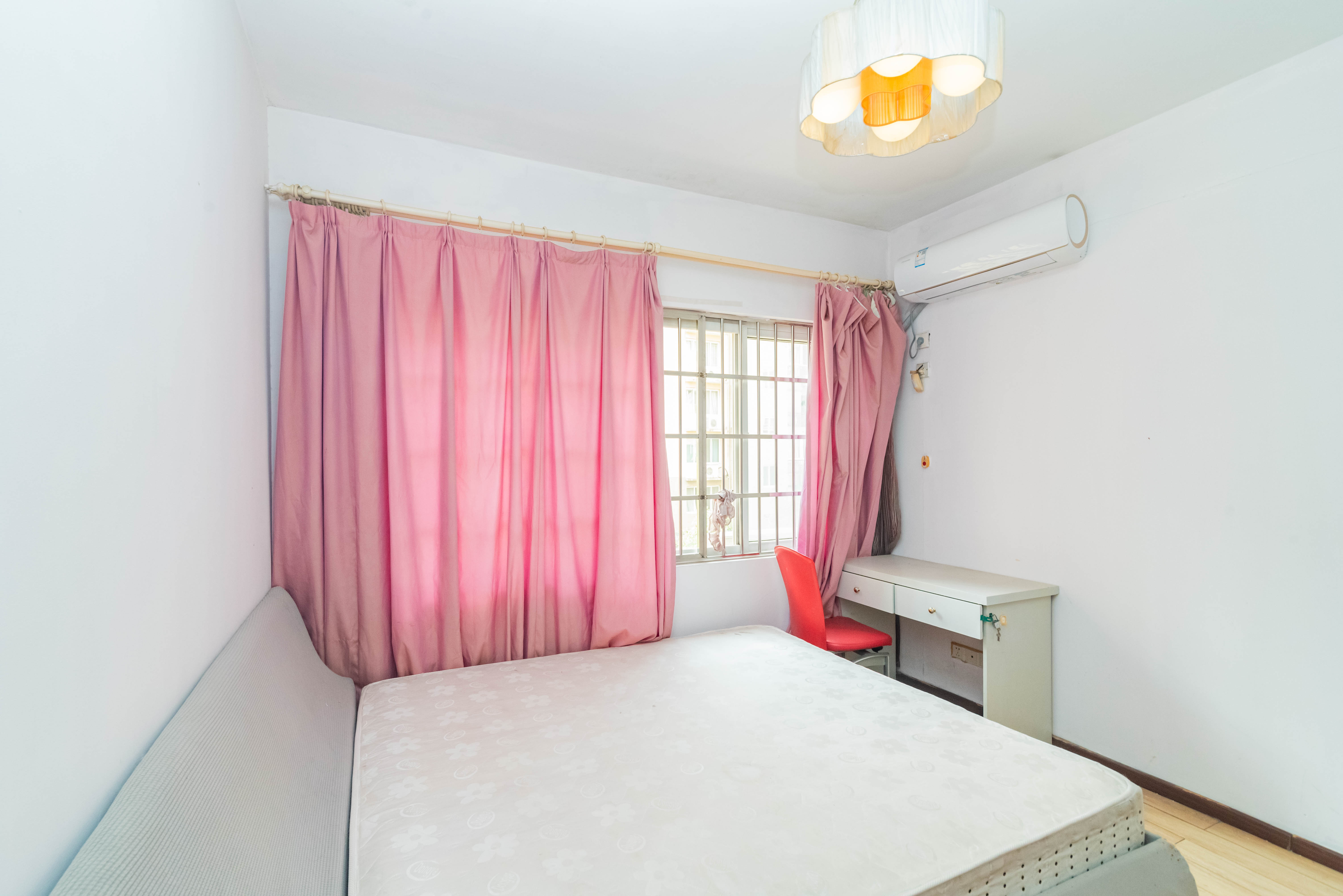 圣爵菲斯  3室2厅2卫    89.0万 圣爵菲斯  3室2厅2卫    89.0万卧室