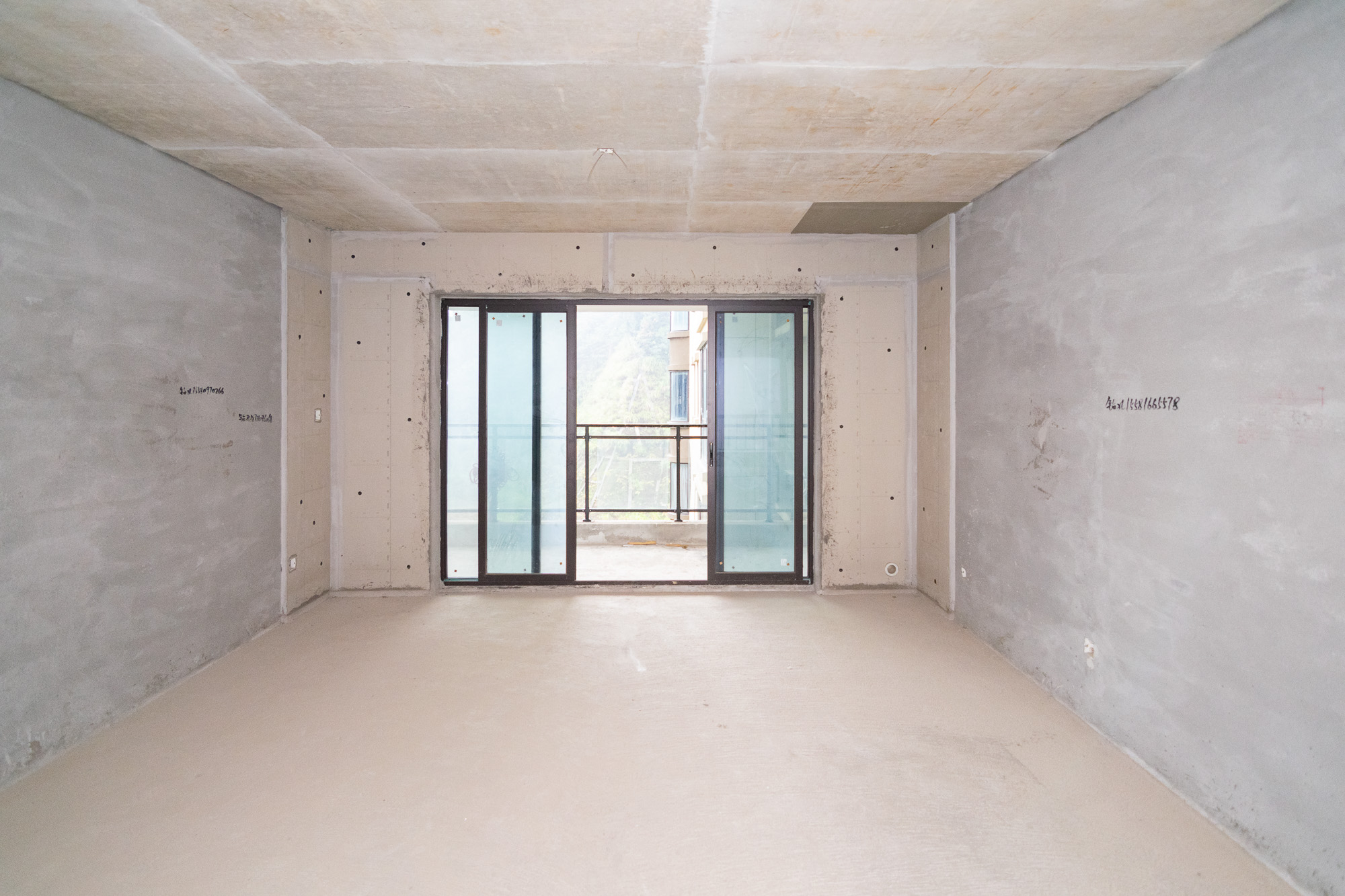 润和谷山郡(悦禧山庄水榭花都) 5室2厅2卫 149.8万 润和谷山郡(悦禧山庄水榭花都) 5室2厅2卫 149.8万客厅