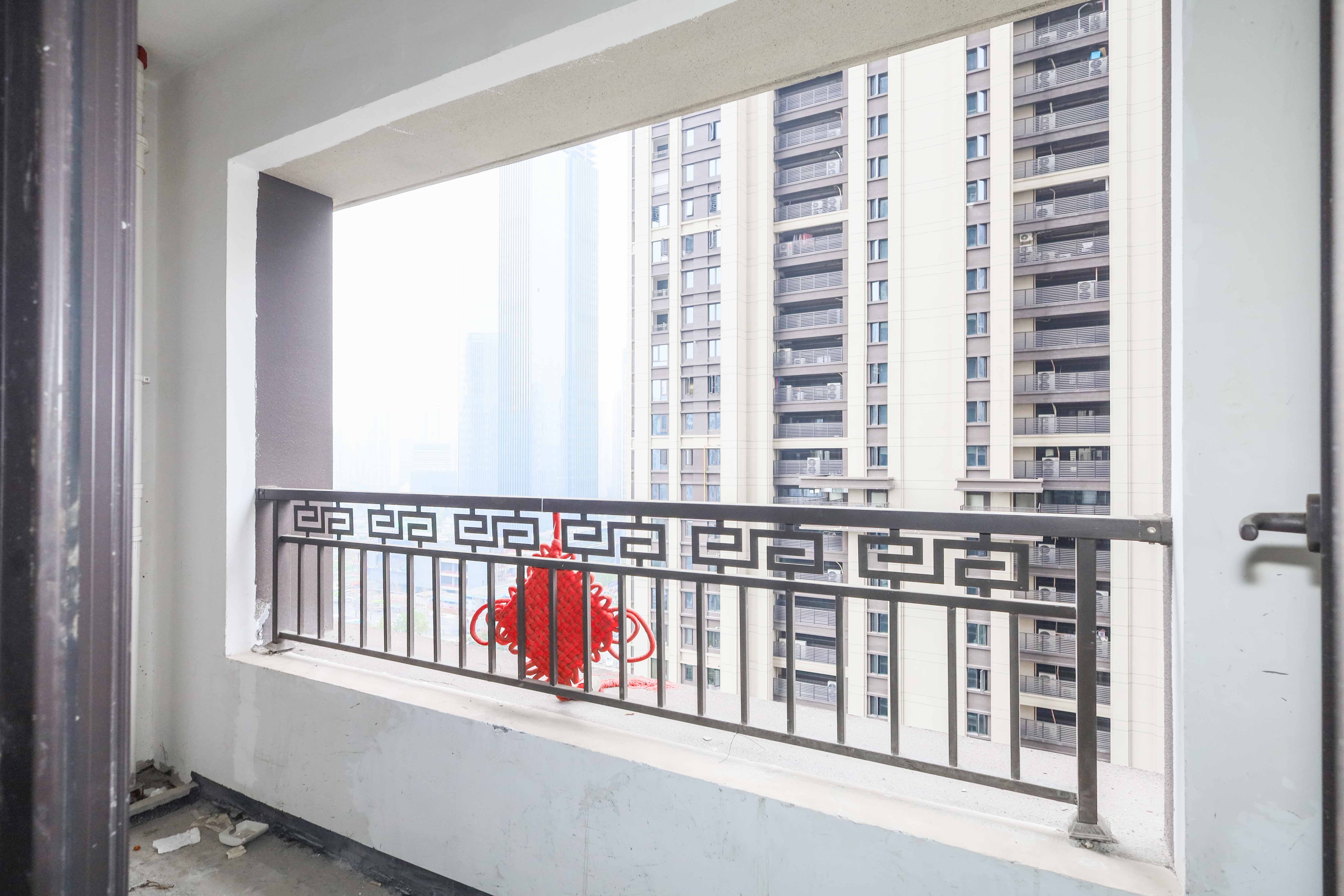 建发央著  4室2厅2卫    145.0万 建发央著  4室2厅2卫    145.0万阳台