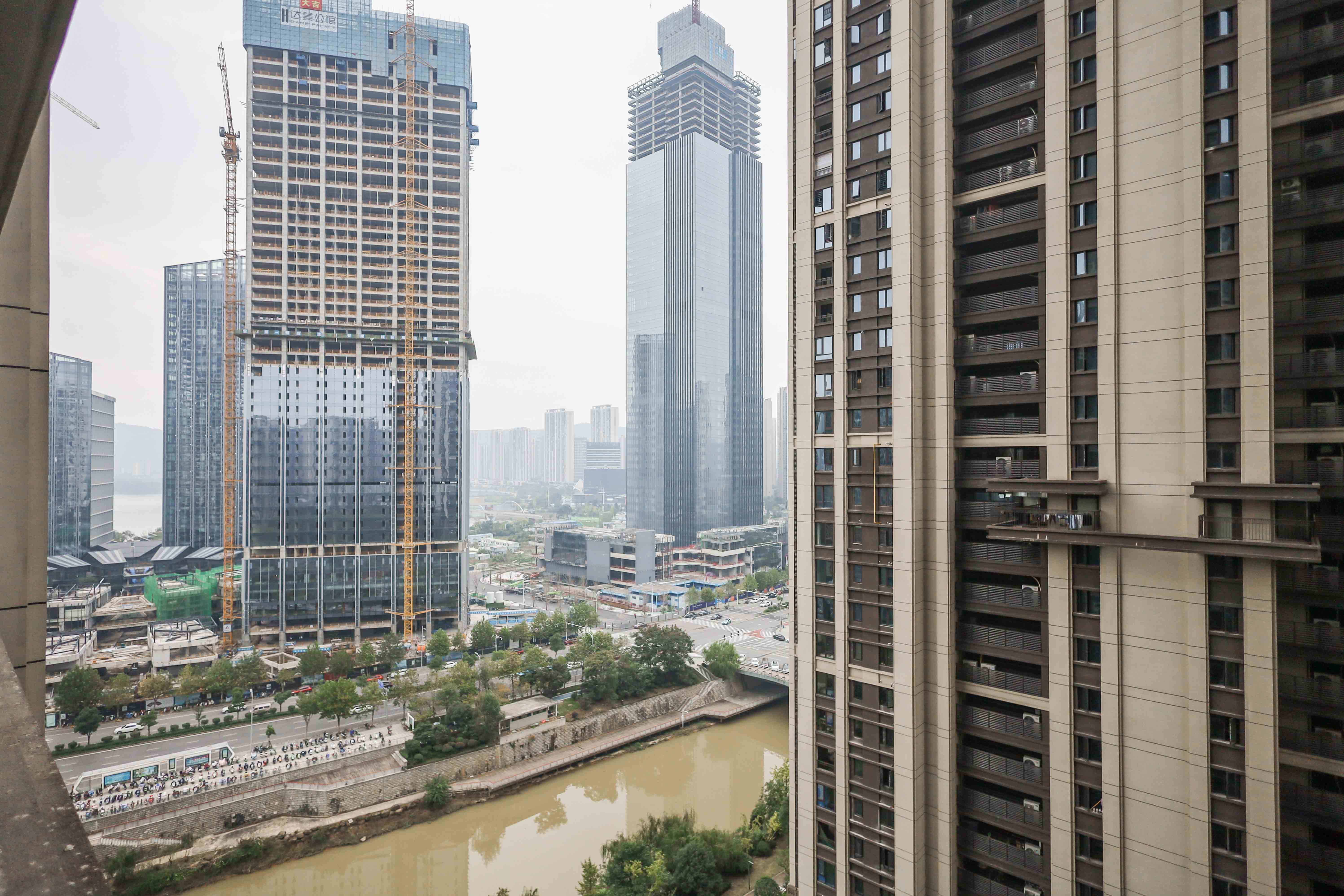 建发央著  4室2厅2卫    145.0万 建发央著  4室2厅2卫    145.0万阳台