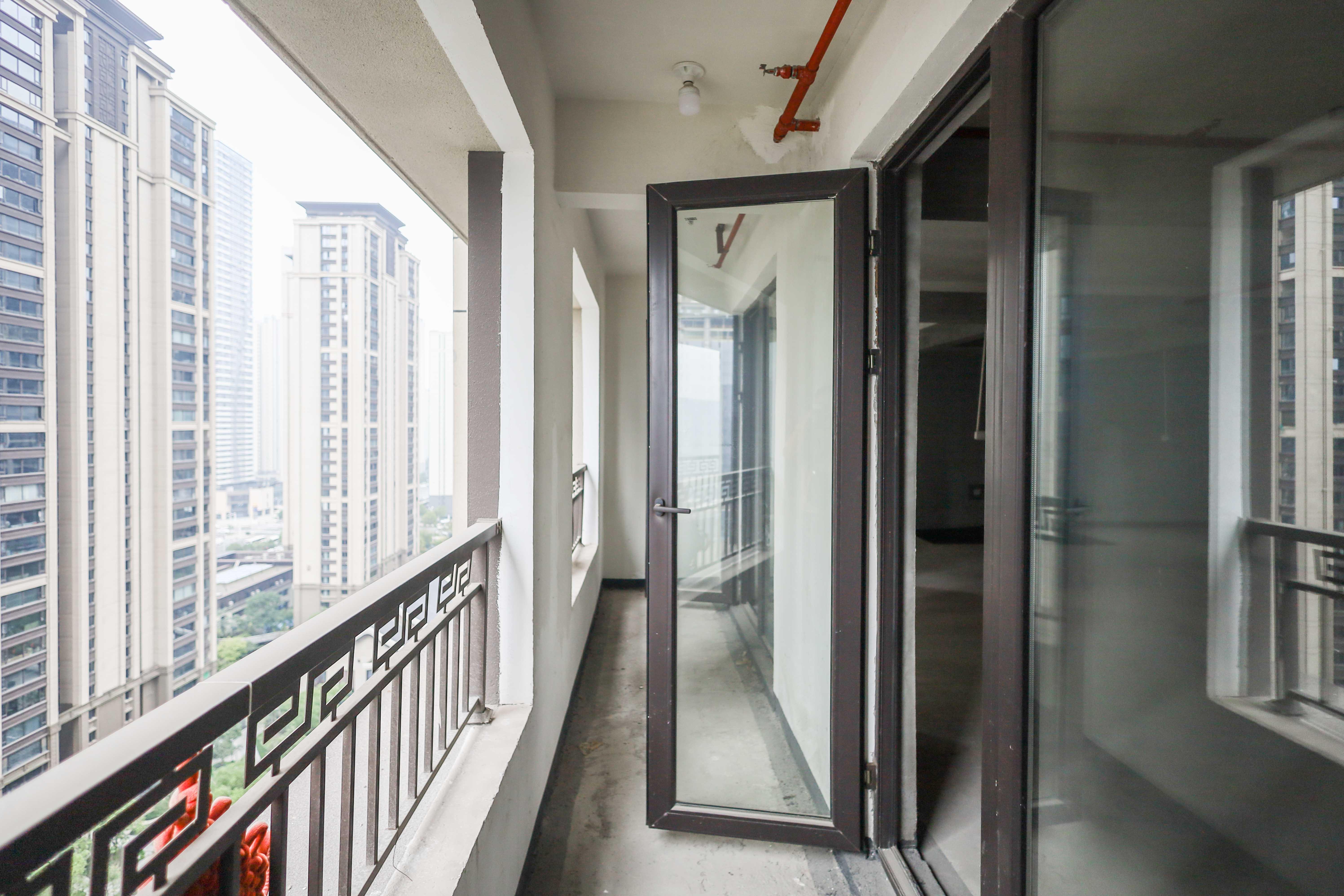 建发央著  4室2厅2卫    145.0万 建发央著  4室2厅2卫    145.0万阳台